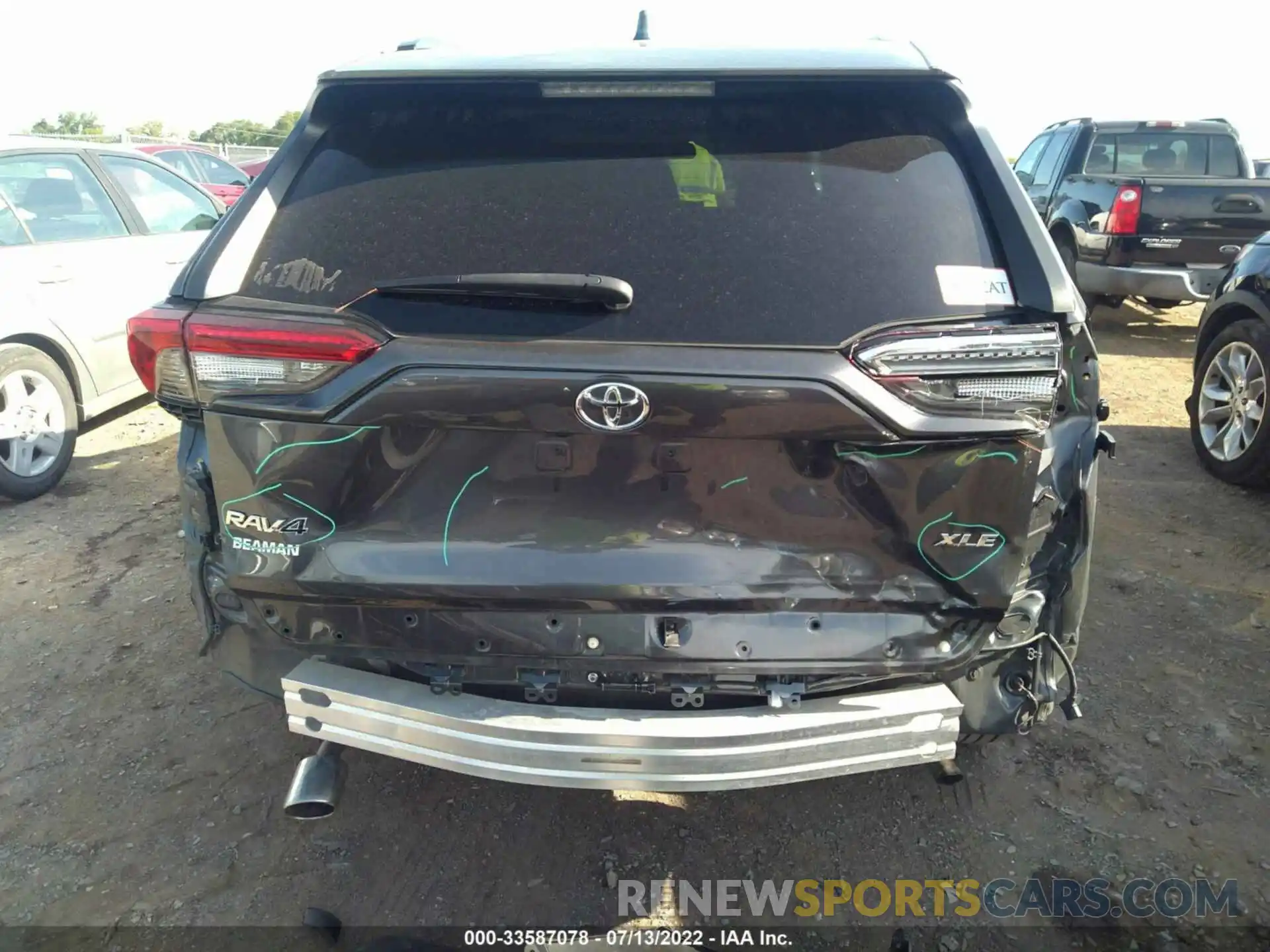 6 Photograph of a damaged car 2T3W1RFV5LC042132 TOYOTA RAV4 2020