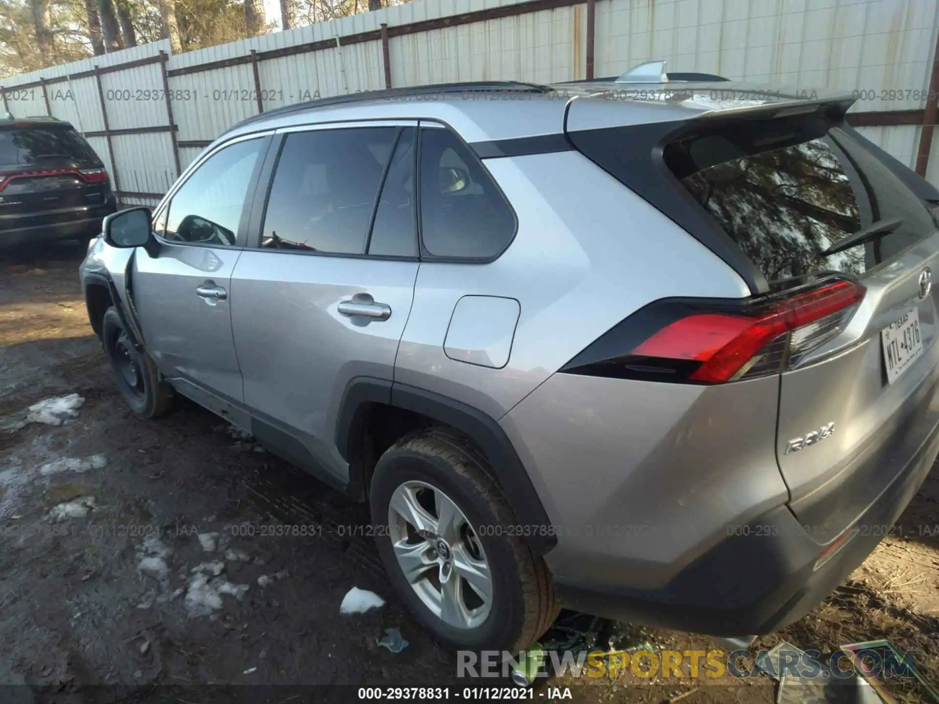 3 Фотография поврежденного автомобиля 2T3W1RFV5LC045046 TOYOTA RAV4 2020