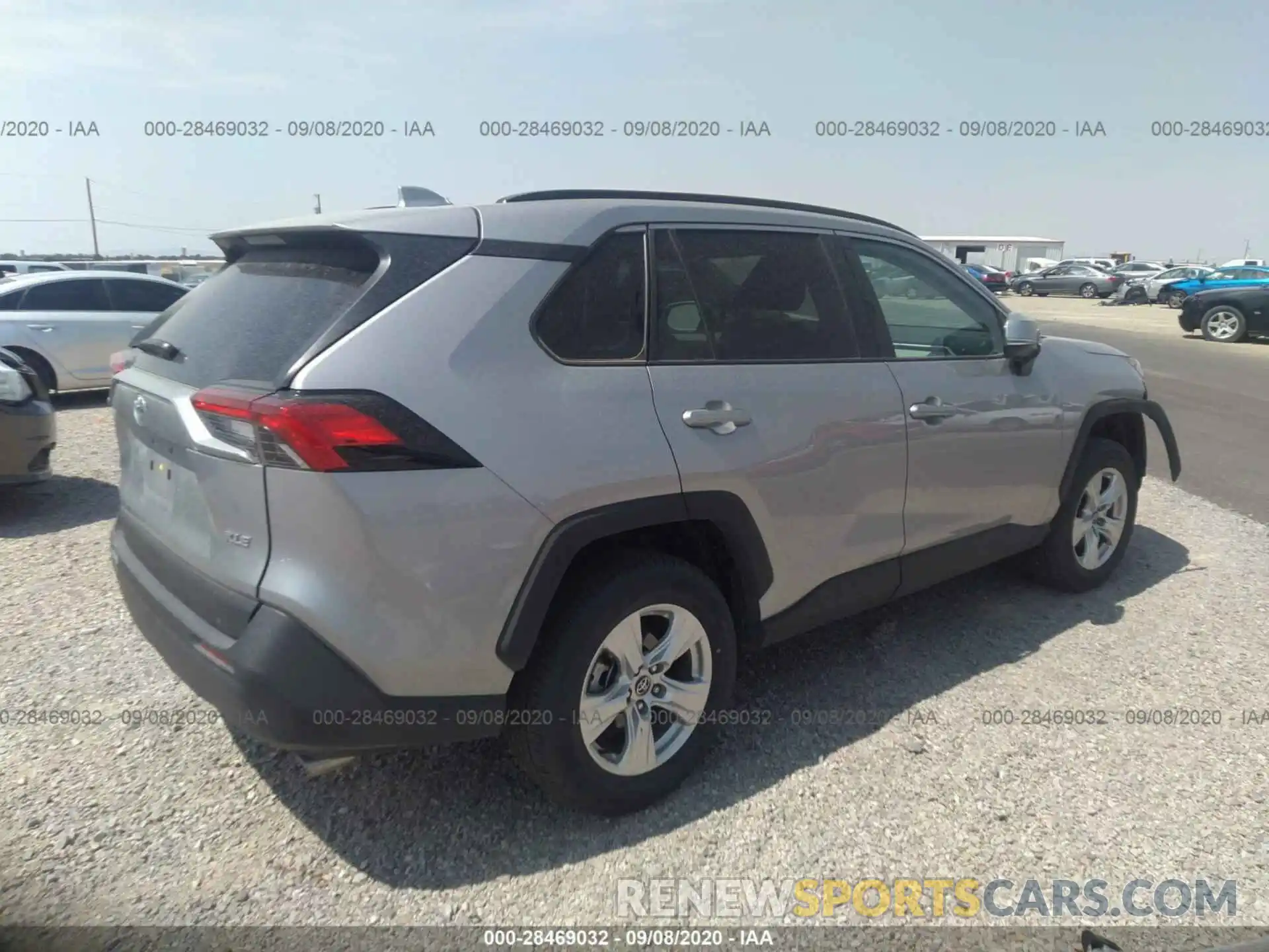 4 Photograph of a damaged car 2T3W1RFV5LC045807 TOYOTA RAV4 2020