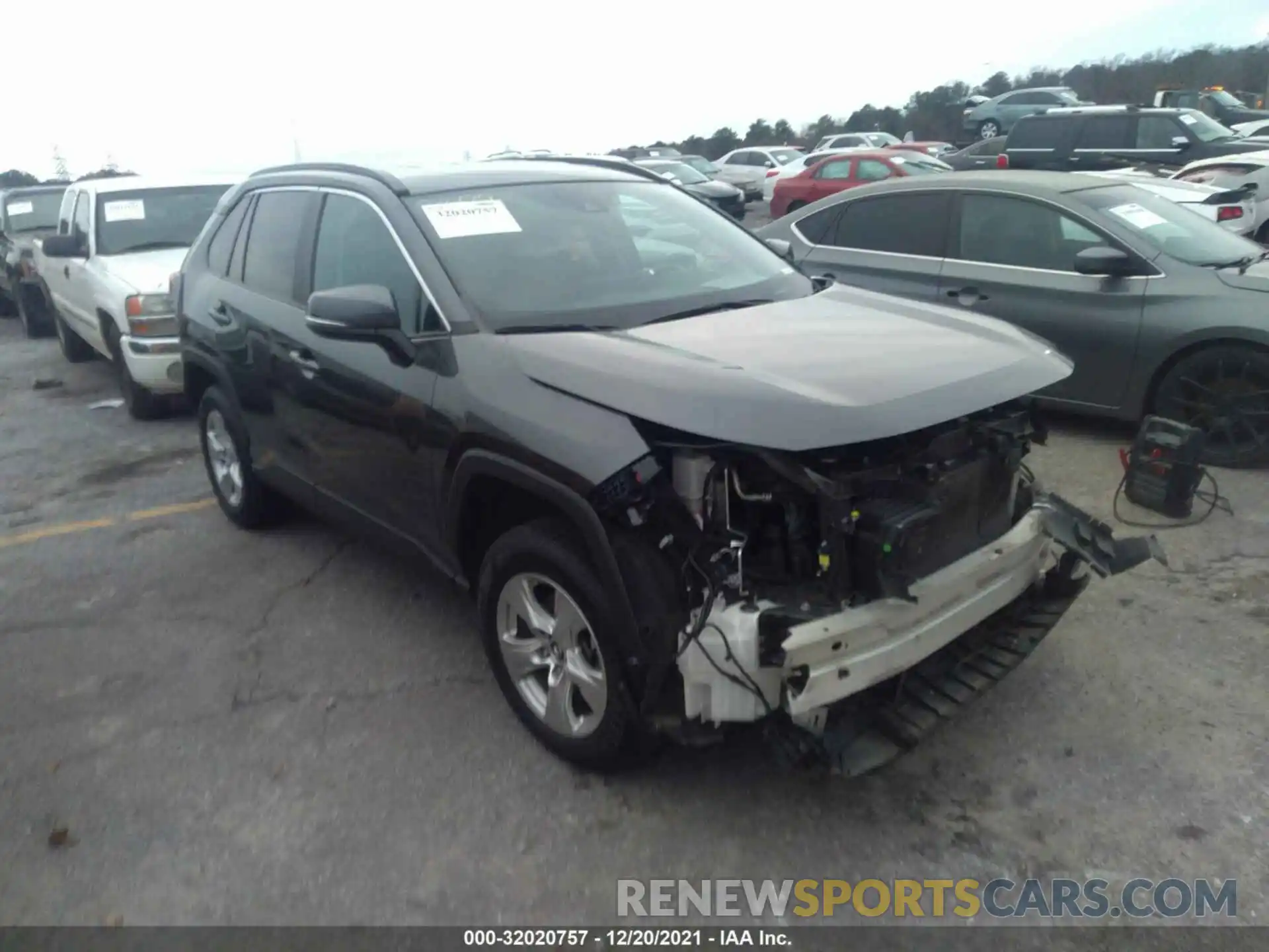 1 Photograph of a damaged car 2T3W1RFV5LC053289 TOYOTA RAV4 2020