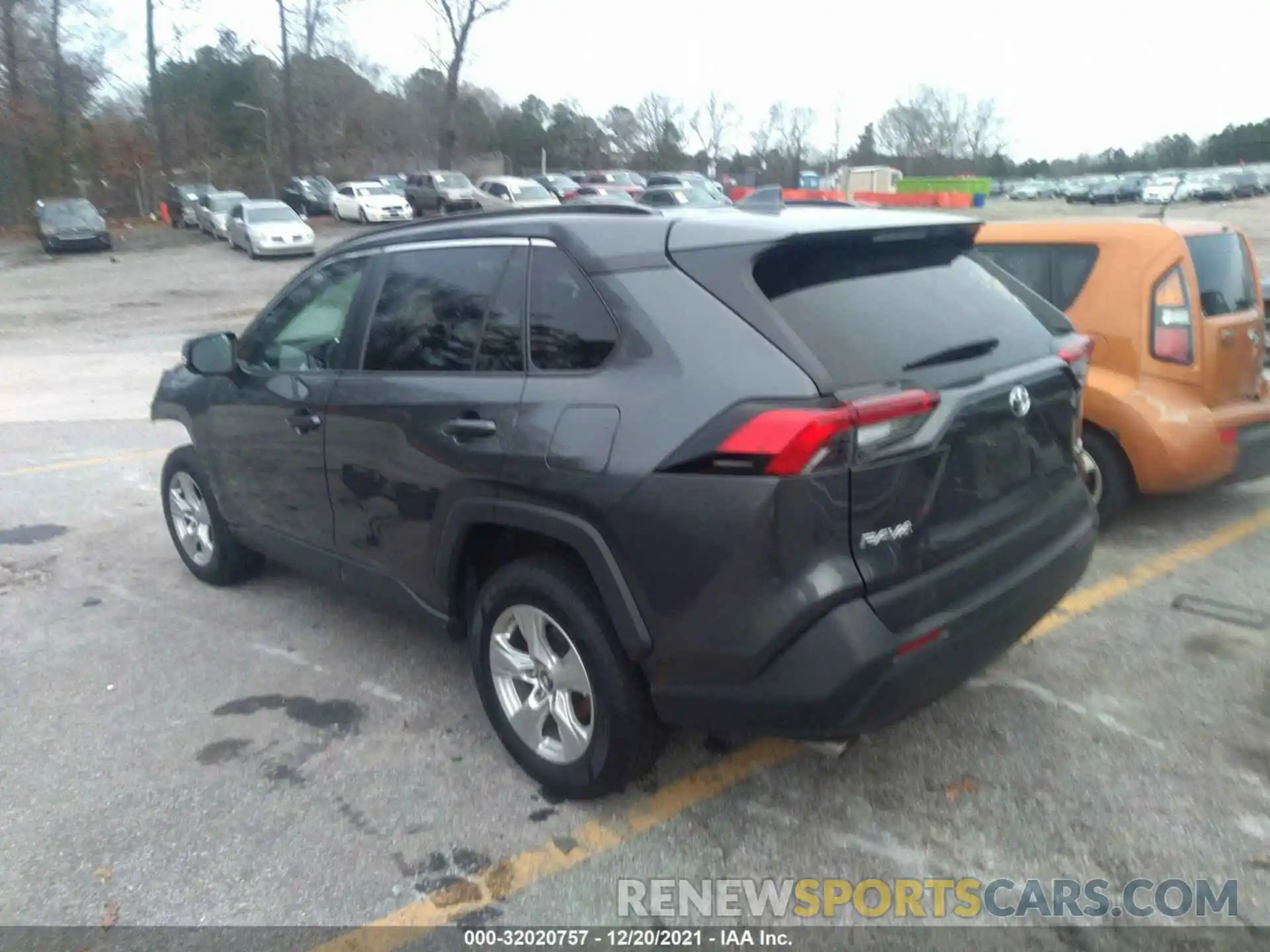 3 Photograph of a damaged car 2T3W1RFV5LC053289 TOYOTA RAV4 2020