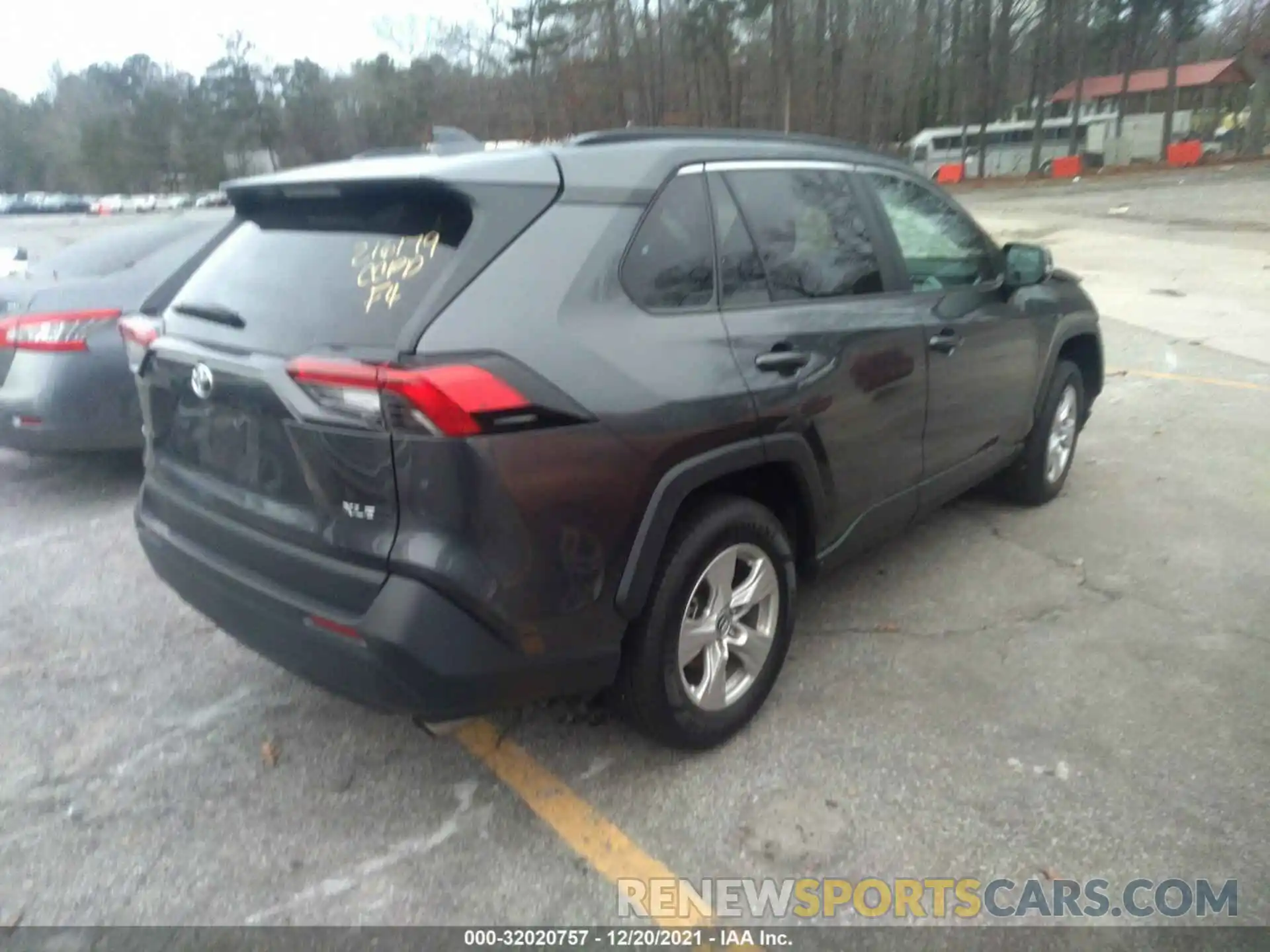 4 Photograph of a damaged car 2T3W1RFV5LC053289 TOYOTA RAV4 2020