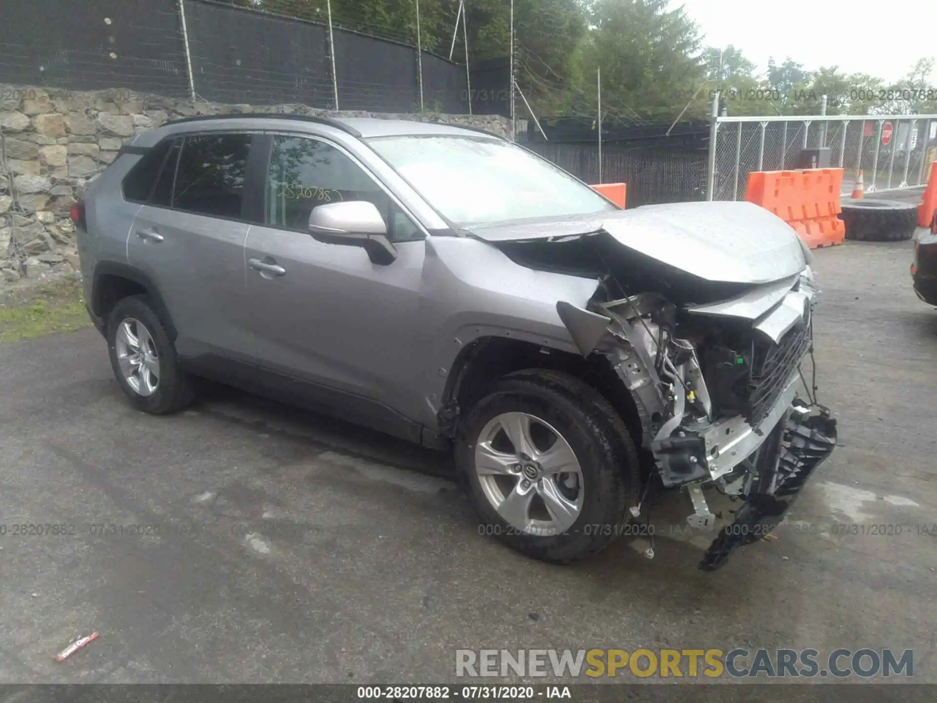 1 Photograph of a damaged car 2T3W1RFV5LC053552 TOYOTA RAV4 2020