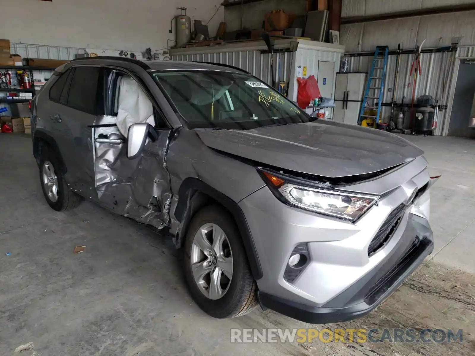 1 Photograph of a damaged car 2T3W1RFV5LC055057 TOYOTA RAV4 2020