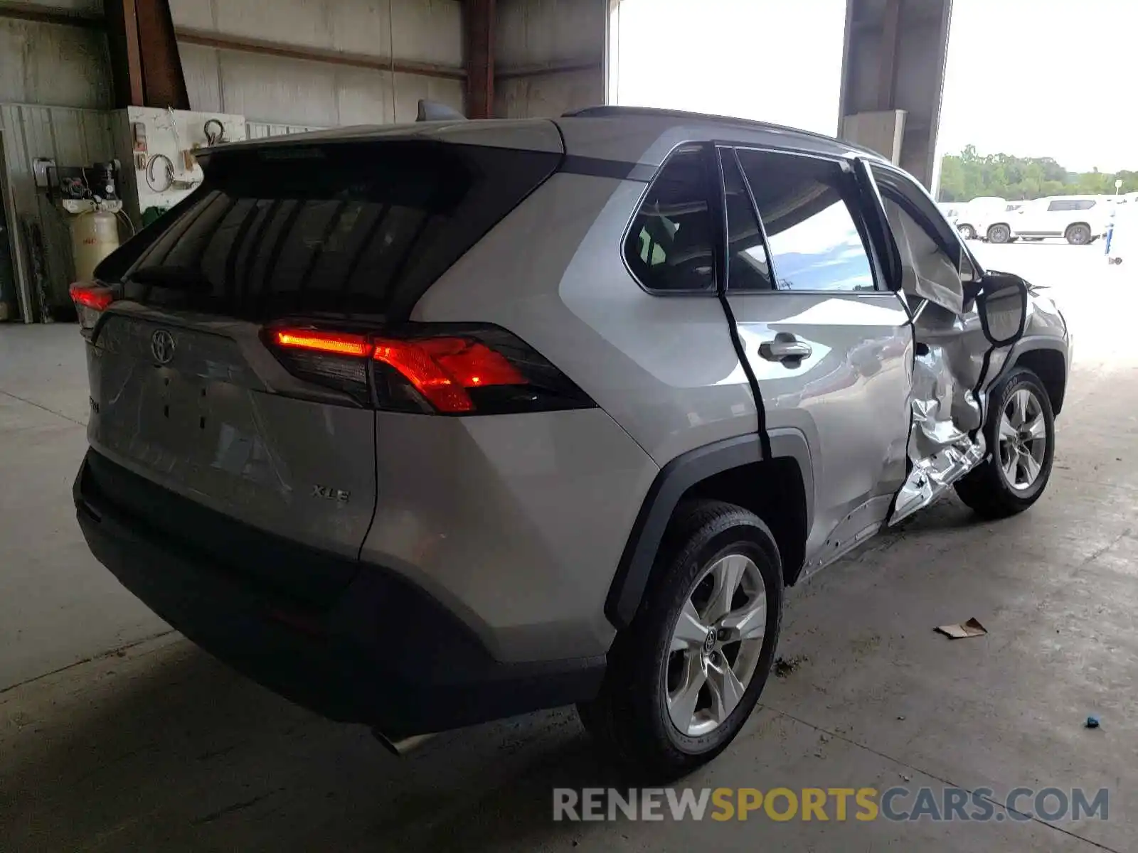 4 Photograph of a damaged car 2T3W1RFV5LC055057 TOYOTA RAV4 2020