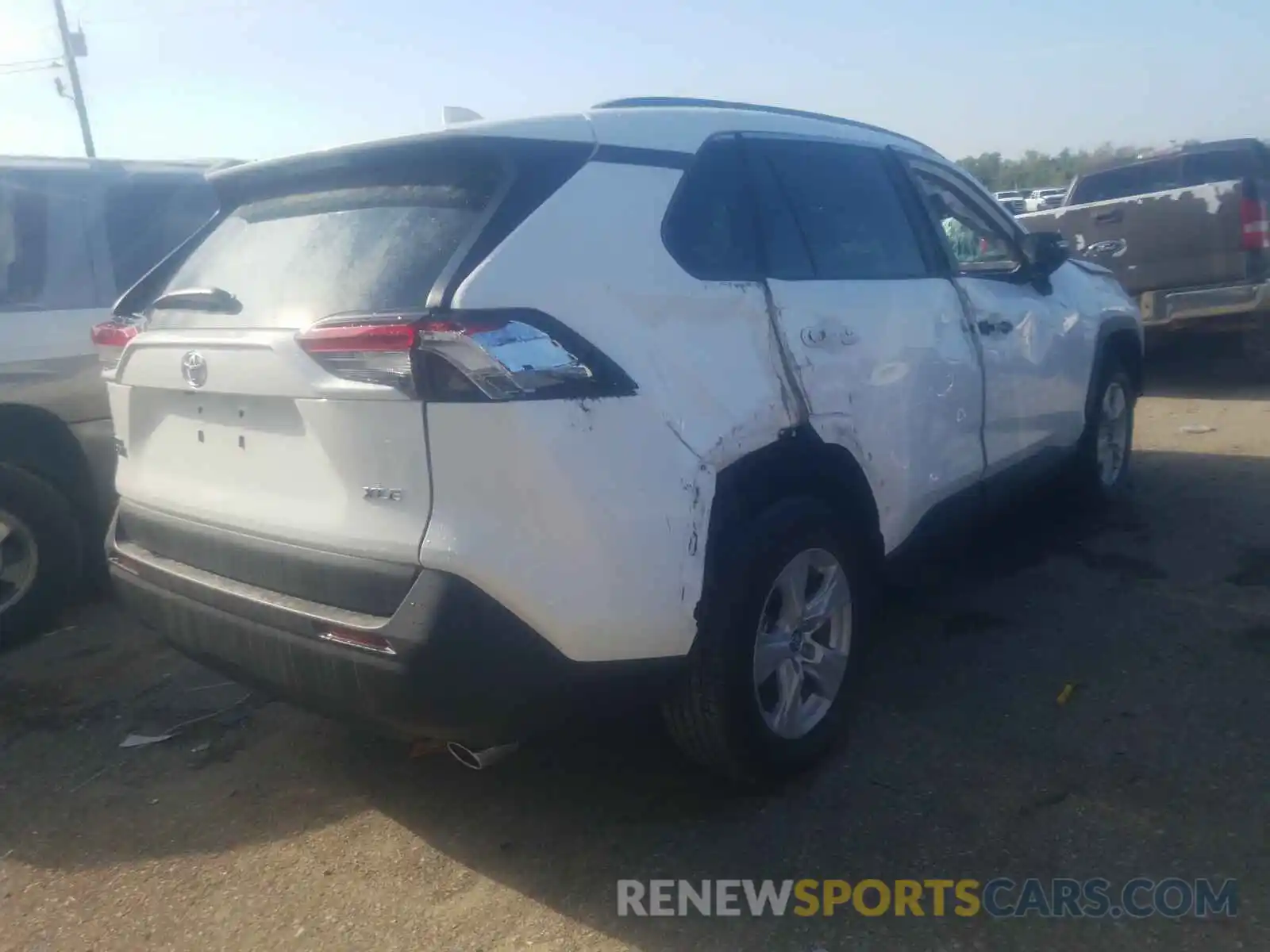 4 Photograph of a damaged car 2T3W1RFV5LC062607 TOYOTA RAV4 2020