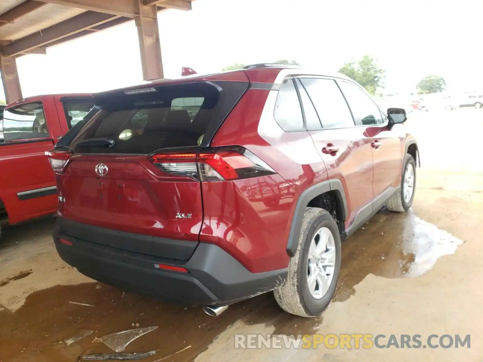 4 Photograph of a damaged car 2T3W1RFV5LC064986 TOYOTA RAV4 2020