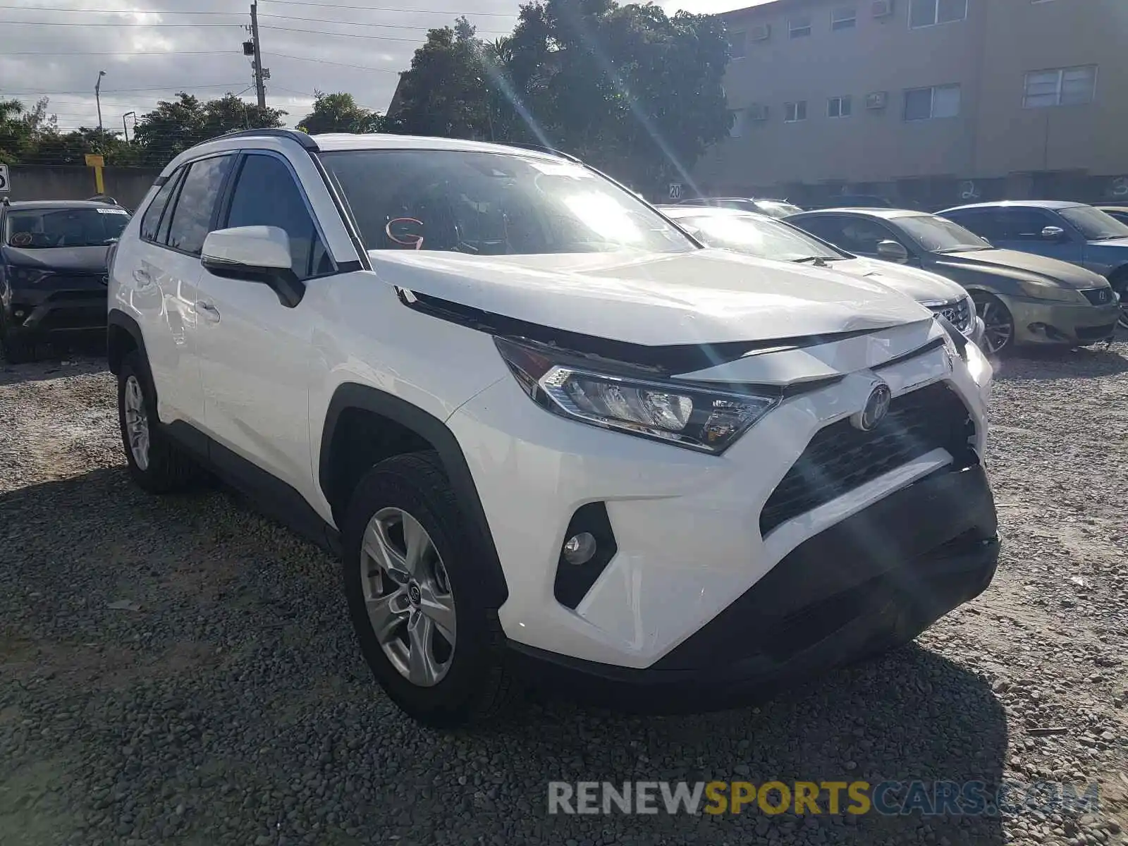 1 Photograph of a damaged car 2T3W1RFV5LC070061 TOYOTA RAV4 2020