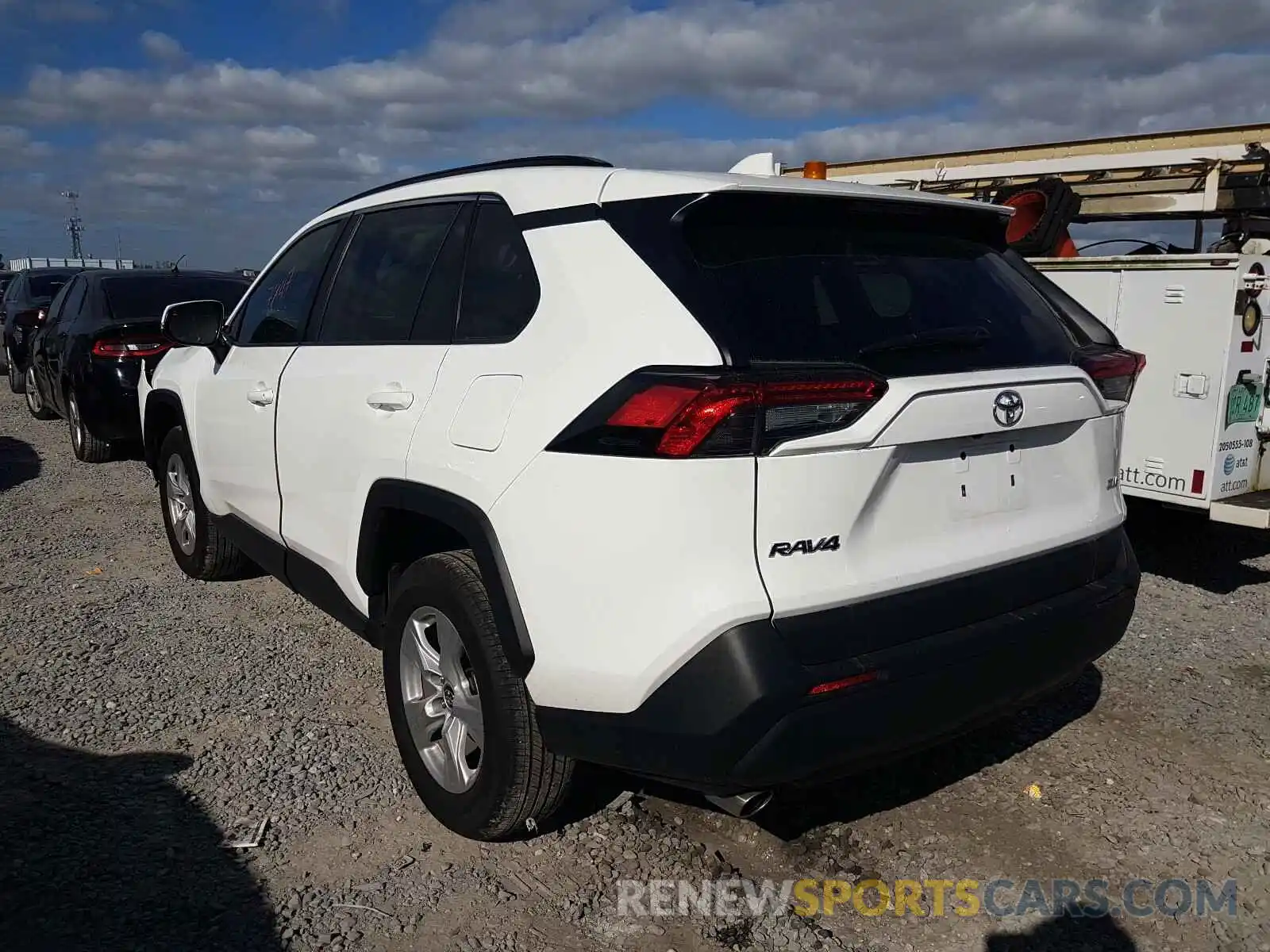 3 Photograph of a damaged car 2T3W1RFV5LC070061 TOYOTA RAV4 2020