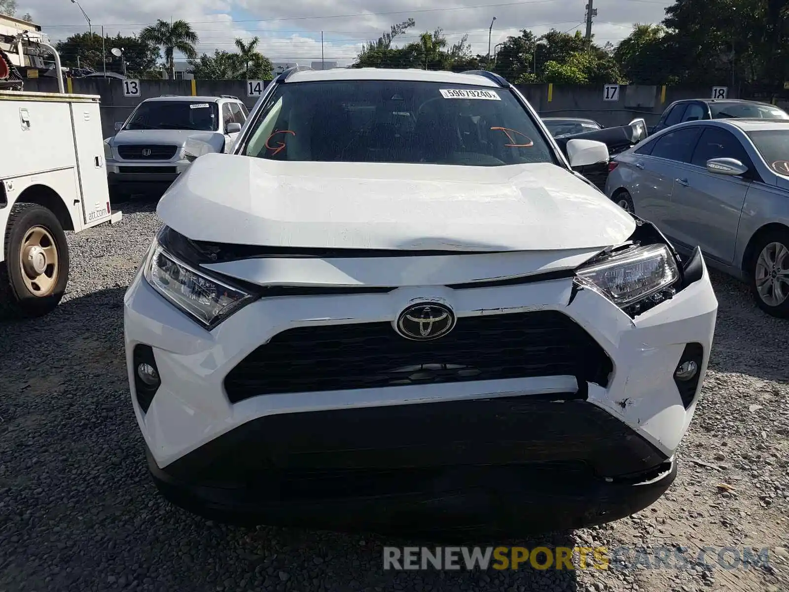 9 Photograph of a damaged car 2T3W1RFV5LC070061 TOYOTA RAV4 2020