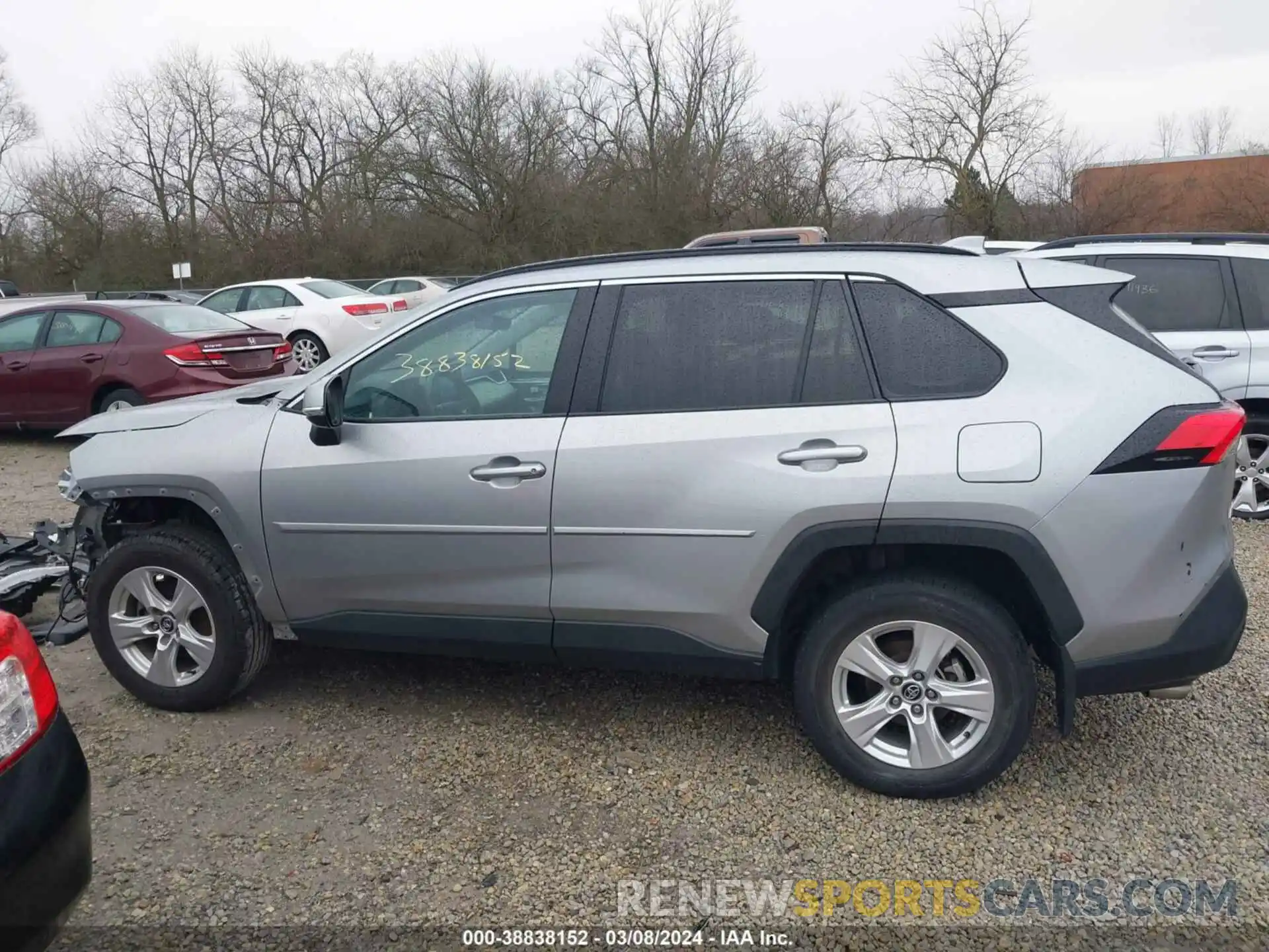 15 Photograph of a damaged car 2T3W1RFV5LC073199 TOYOTA RAV4 2020