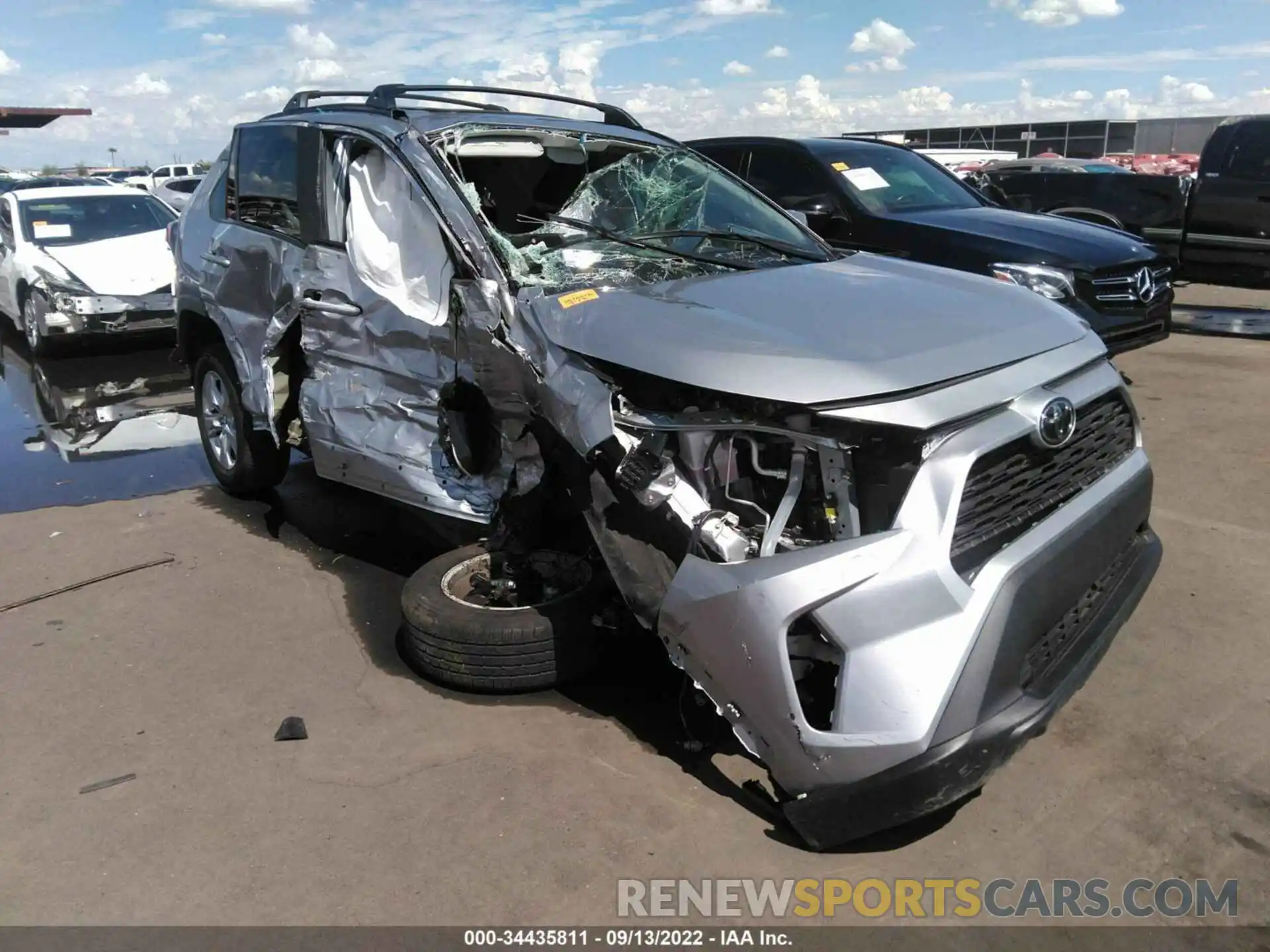 1 Photograph of a damaged car 2T3W1RFV5LC079536 TOYOTA RAV4 2020