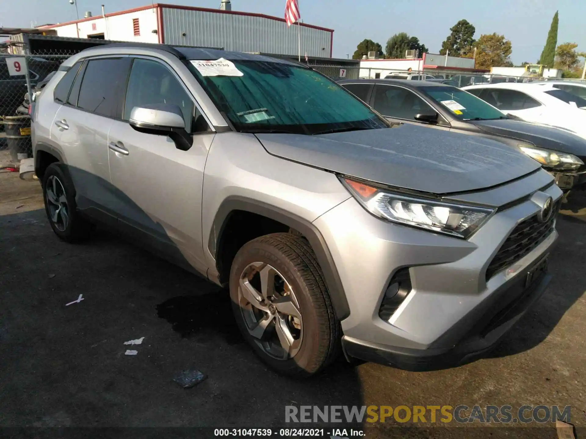 1 Photograph of a damaged car 2T3W1RFV5LW060015 TOYOTA RAV4 2020