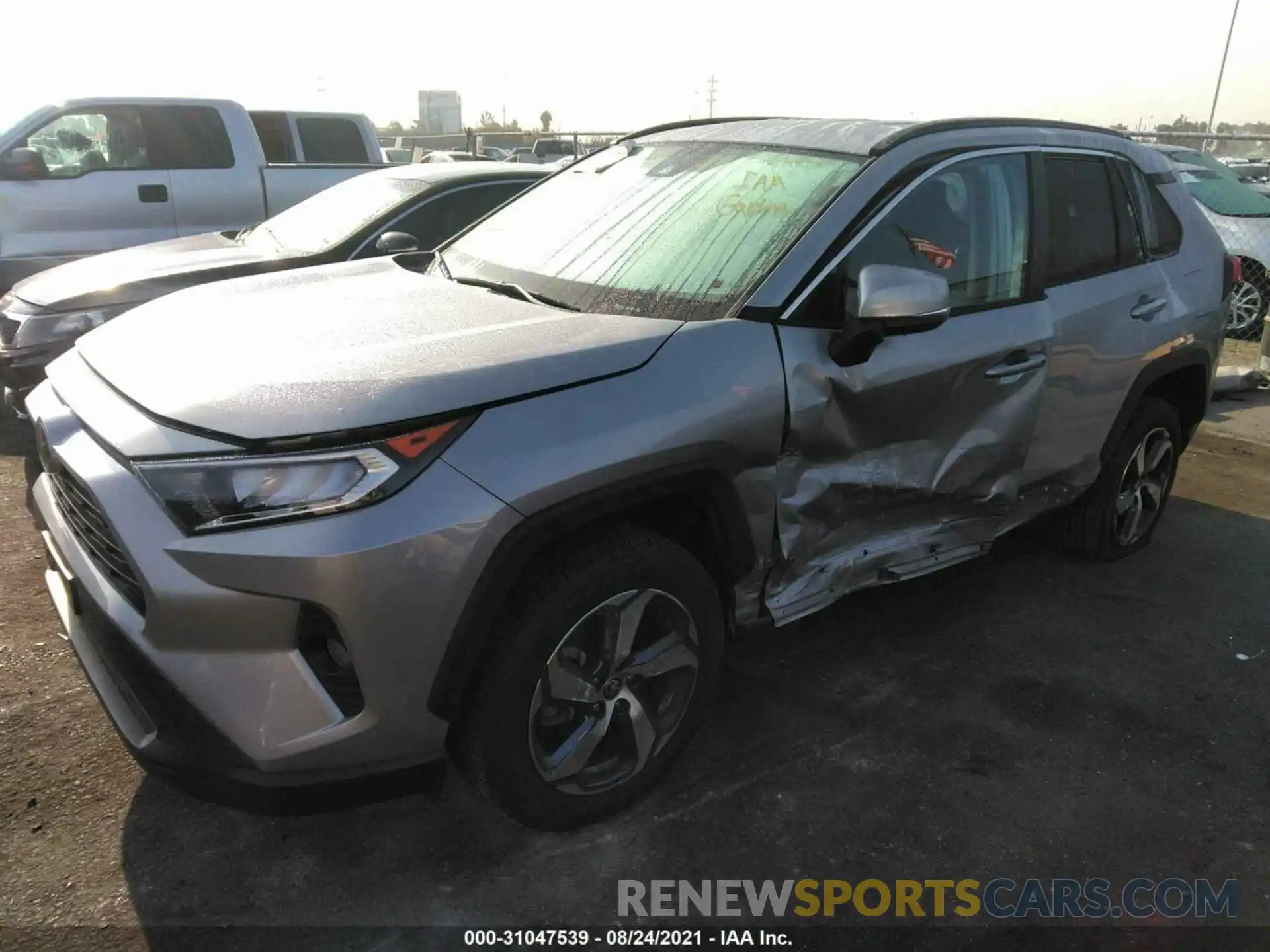 2 Photograph of a damaged car 2T3W1RFV5LW060015 TOYOTA RAV4 2020