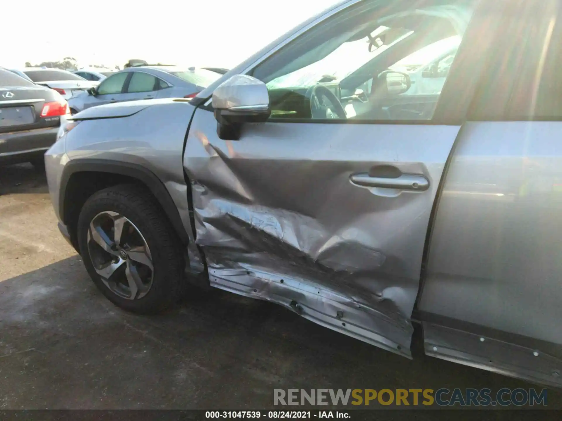 6 Photograph of a damaged car 2T3W1RFV5LW060015 TOYOTA RAV4 2020