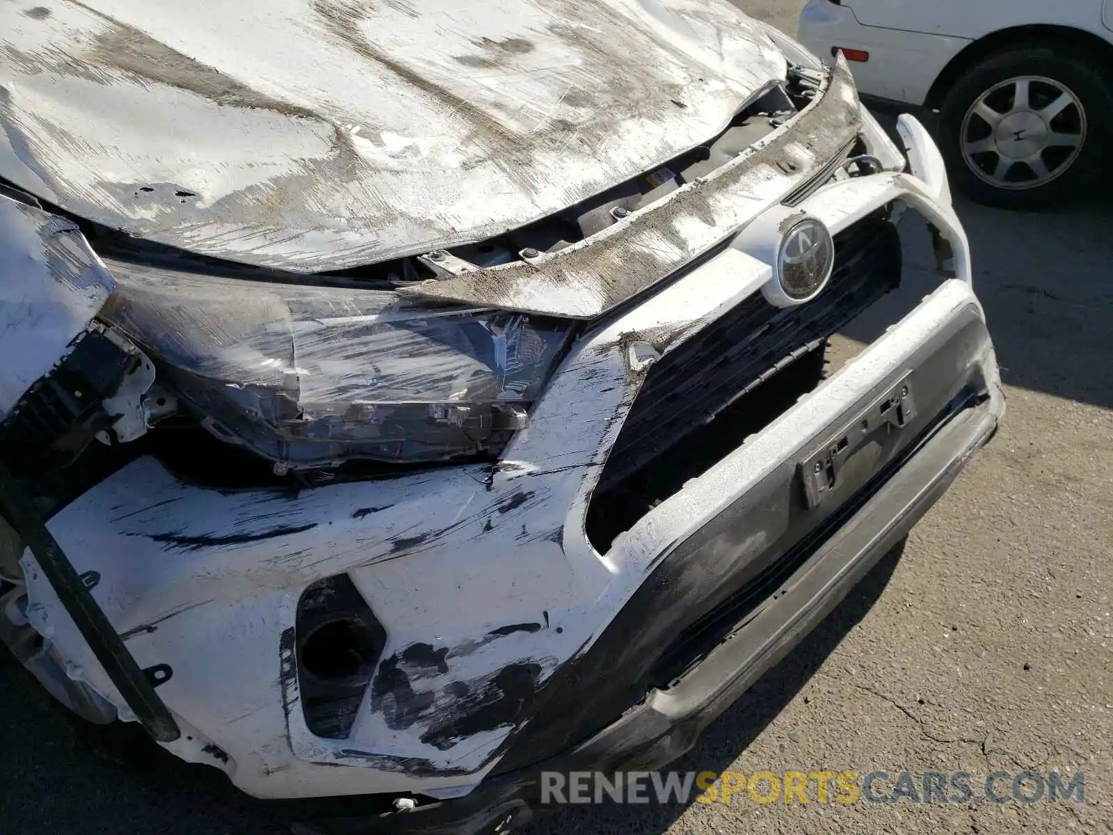 9 Photograph of a damaged car 2T3W1RFV5LW061486 TOYOTA RAV4 2020