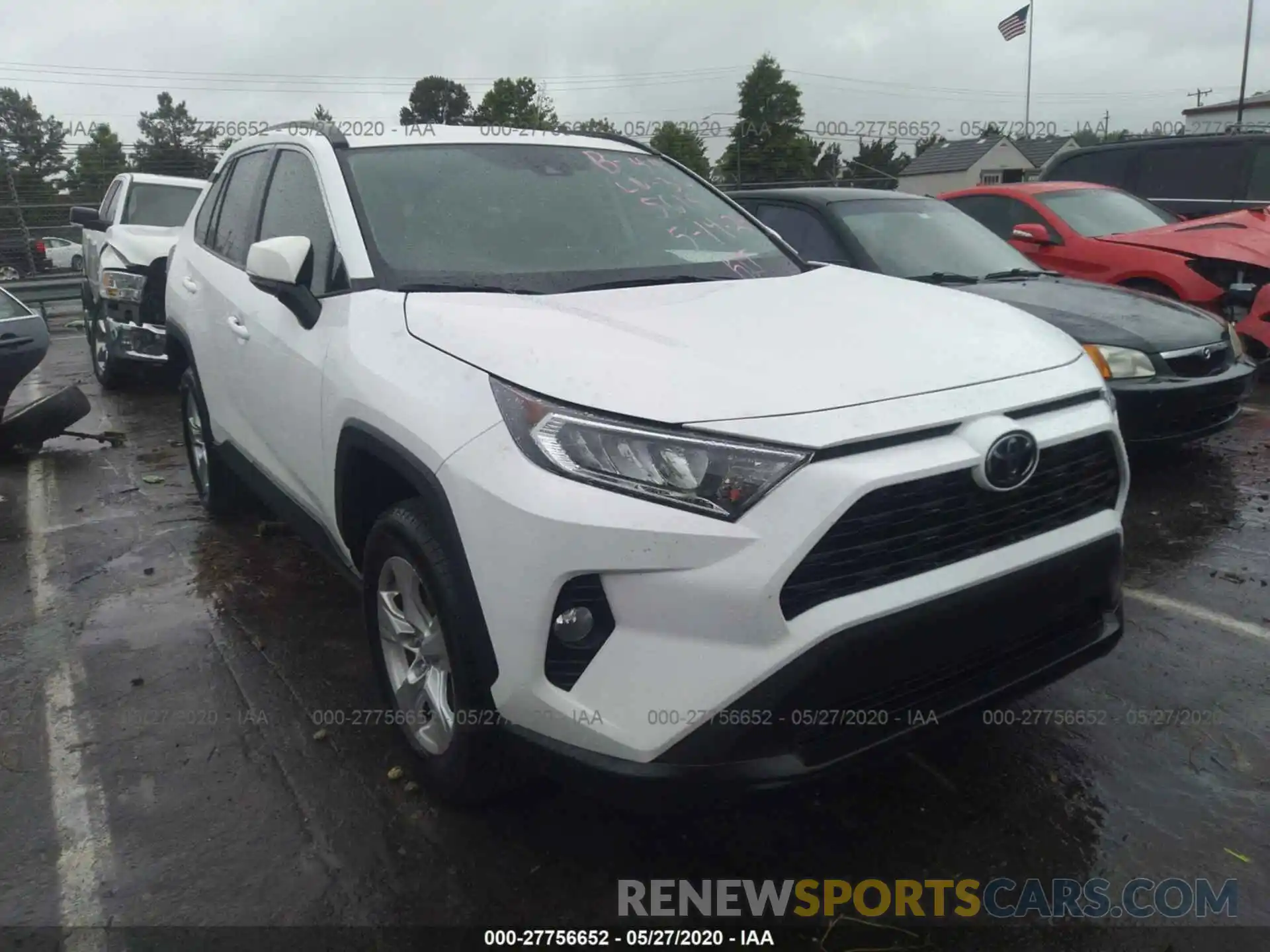 1 Photograph of a damaged car 2T3W1RFV5LW065618 TOYOTA RAV4 2020