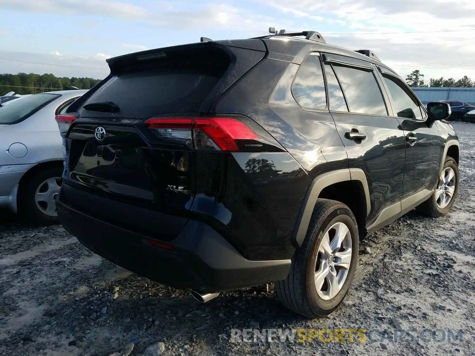 4 Photograph of a damaged car 2T3W1RFV5LW065747 TOYOTA RAV4 2020