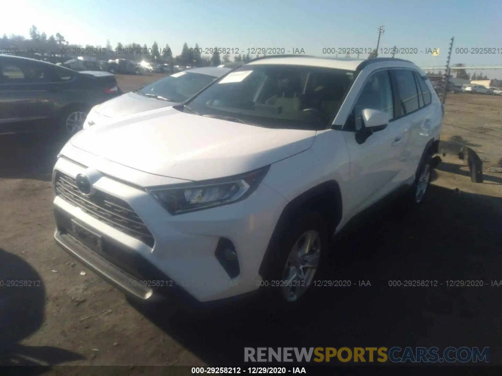 2 Фотография поврежденного автомобиля 2T3W1RFV5LW070849 TOYOTA RAV4 2020