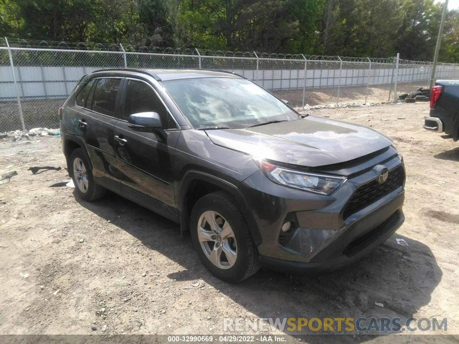 1 Photograph of a damaged car 2T3W1RFV5LW085092 TOYOTA RAV4 2020