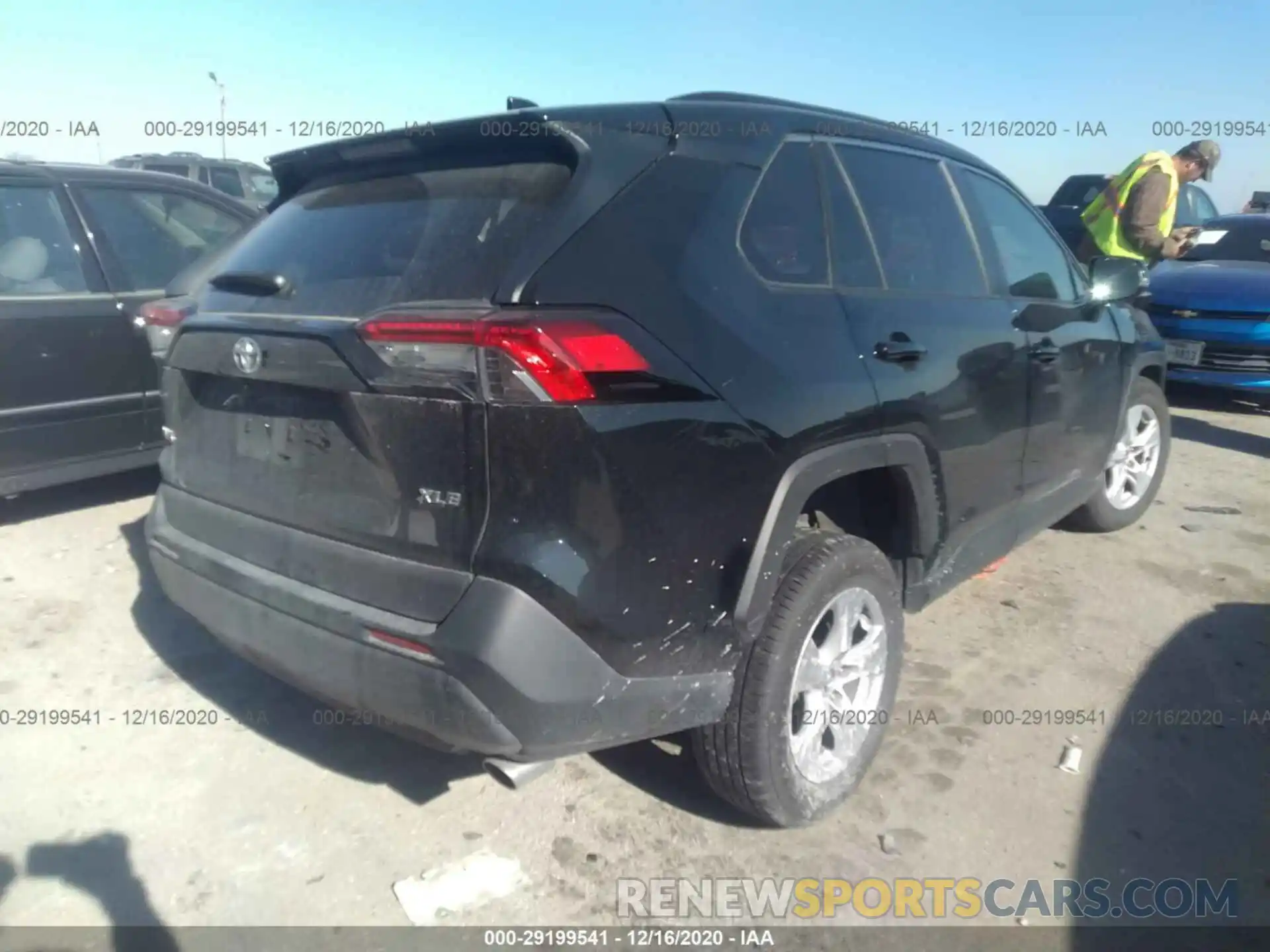 4 Photograph of a damaged car 2T3W1RFV6LC041278 TOYOTA RAV4 2020