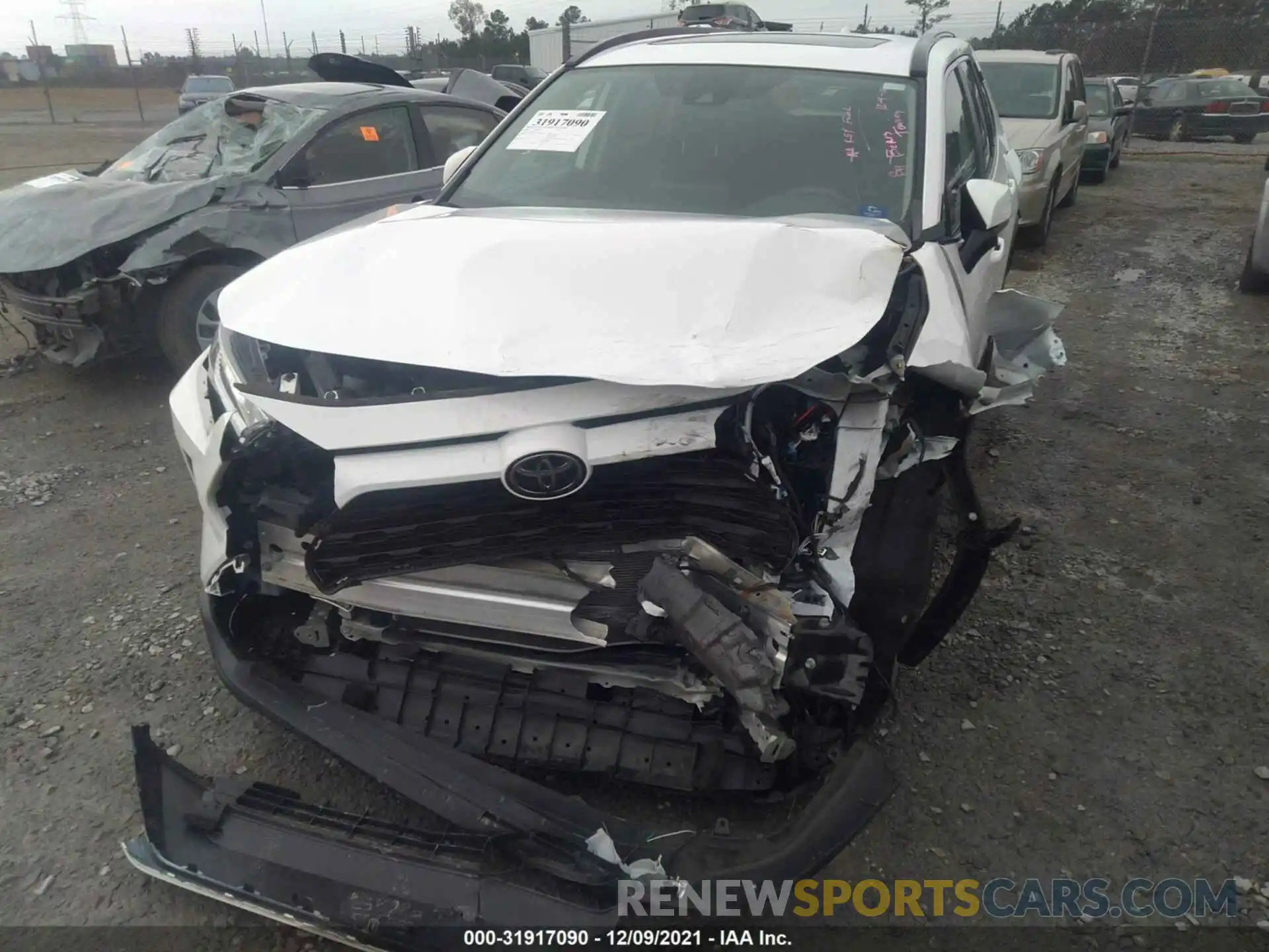 6 Photograph of a damaged car 2T3W1RFV6LC043581 TOYOTA RAV4 2020