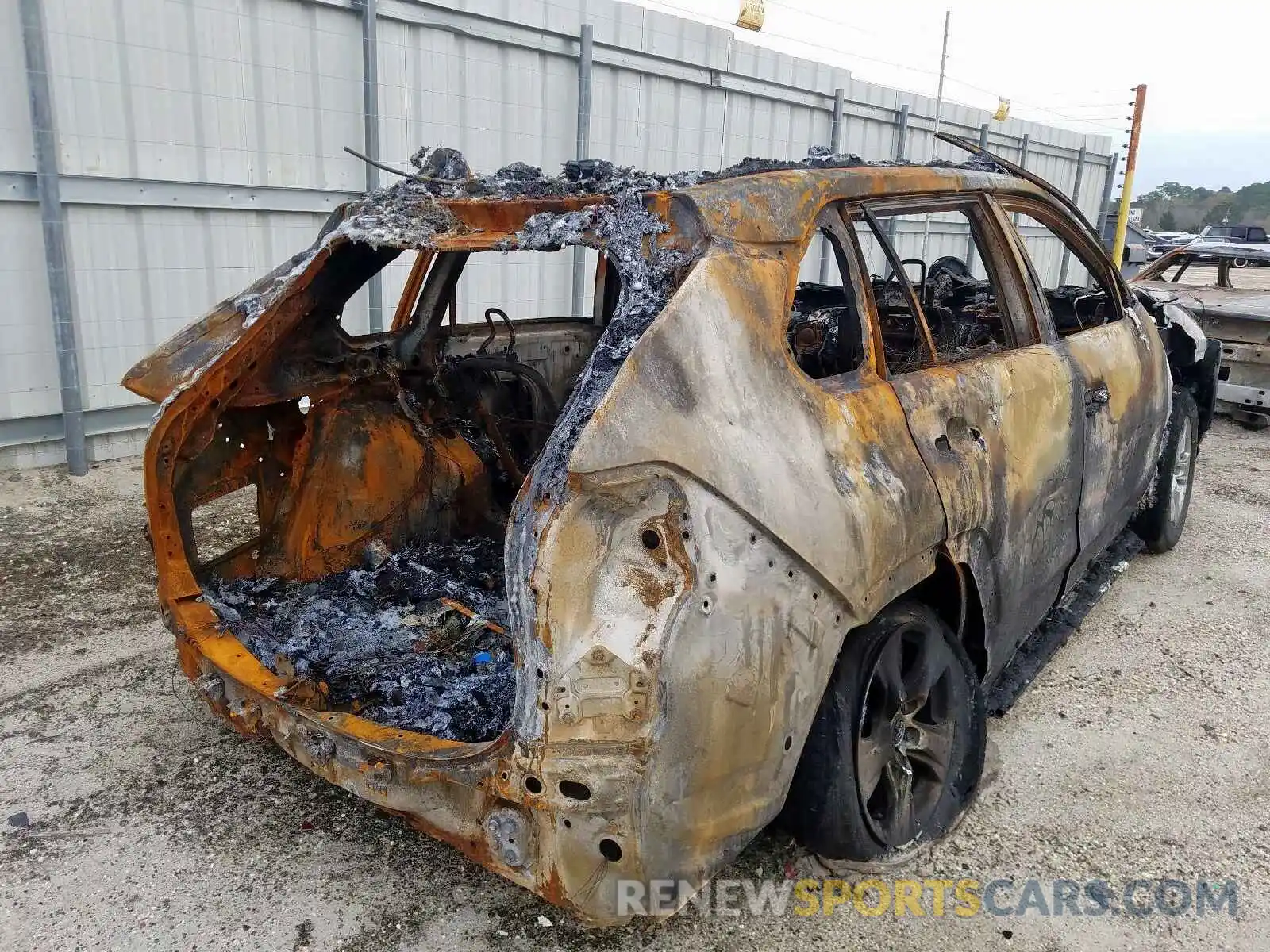 4 Photograph of a damaged car 2T3W1RFV6LC049235 TOYOTA RAV4 2020