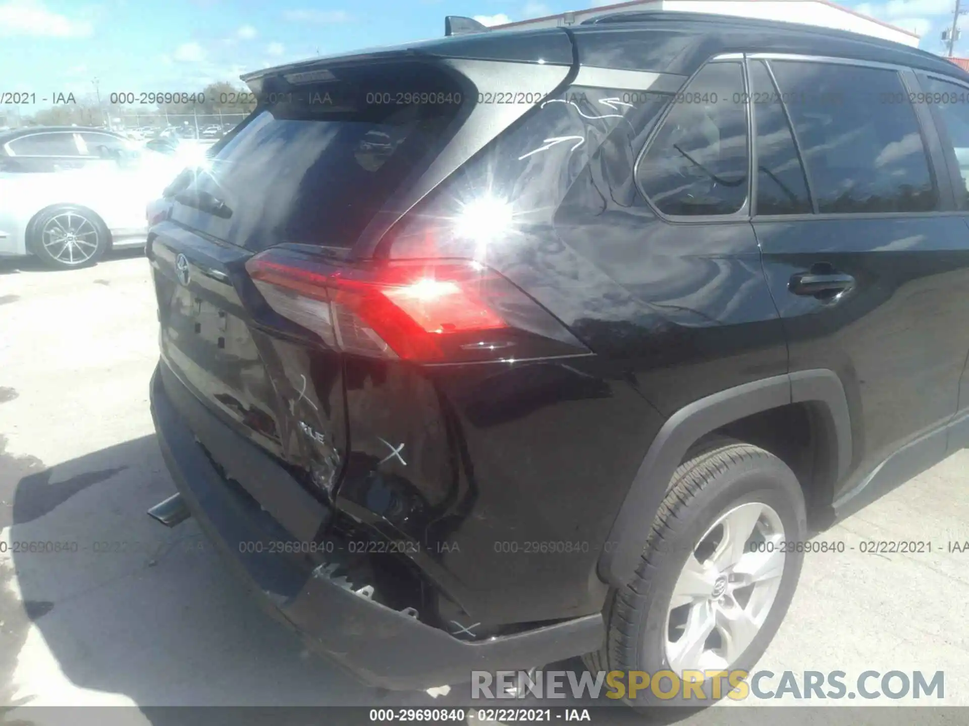 6 Photograph of a damaged car 2T3W1RFV6LC051387 TOYOTA RAV4 2020