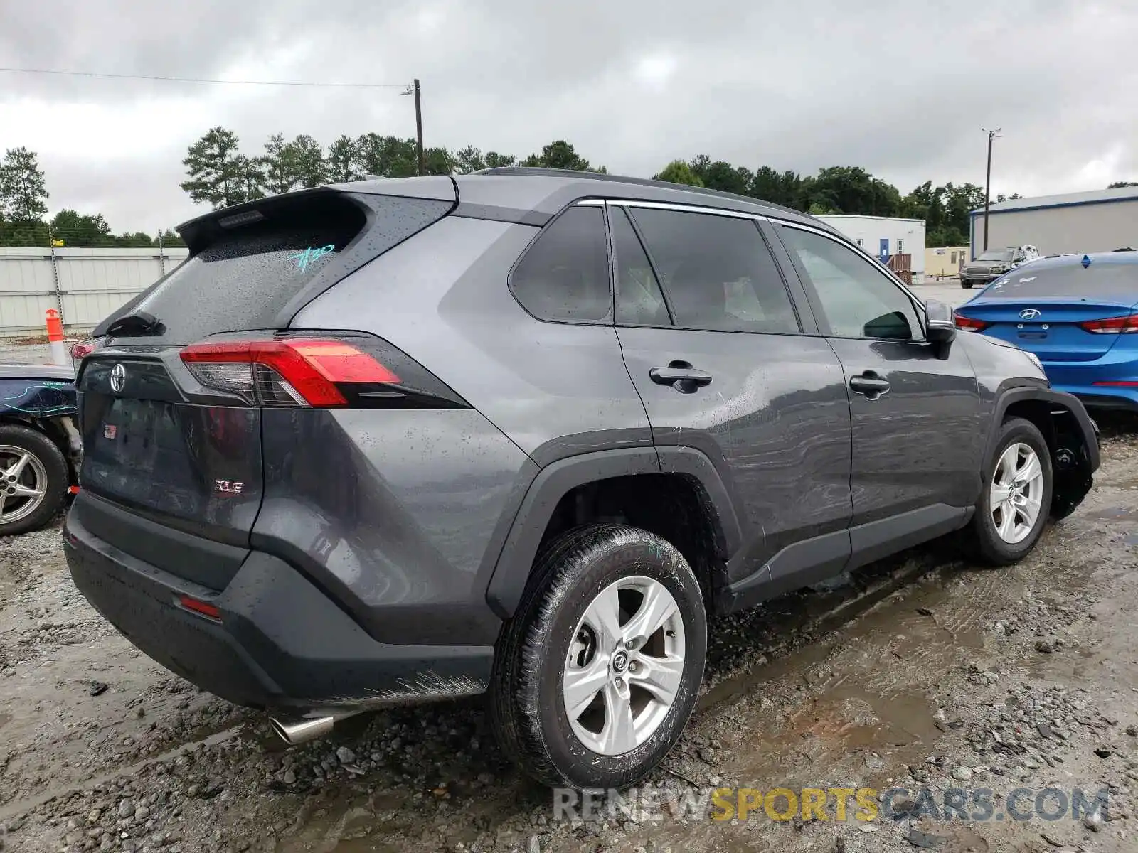 4 Photograph of a damaged car 2T3W1RFV6LC052071 TOYOTA RAV4 2020