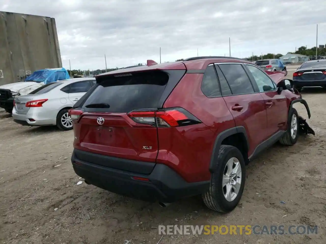 4 Photograph of a damaged car 2T3W1RFV6LC058470 TOYOTA RAV4 2020