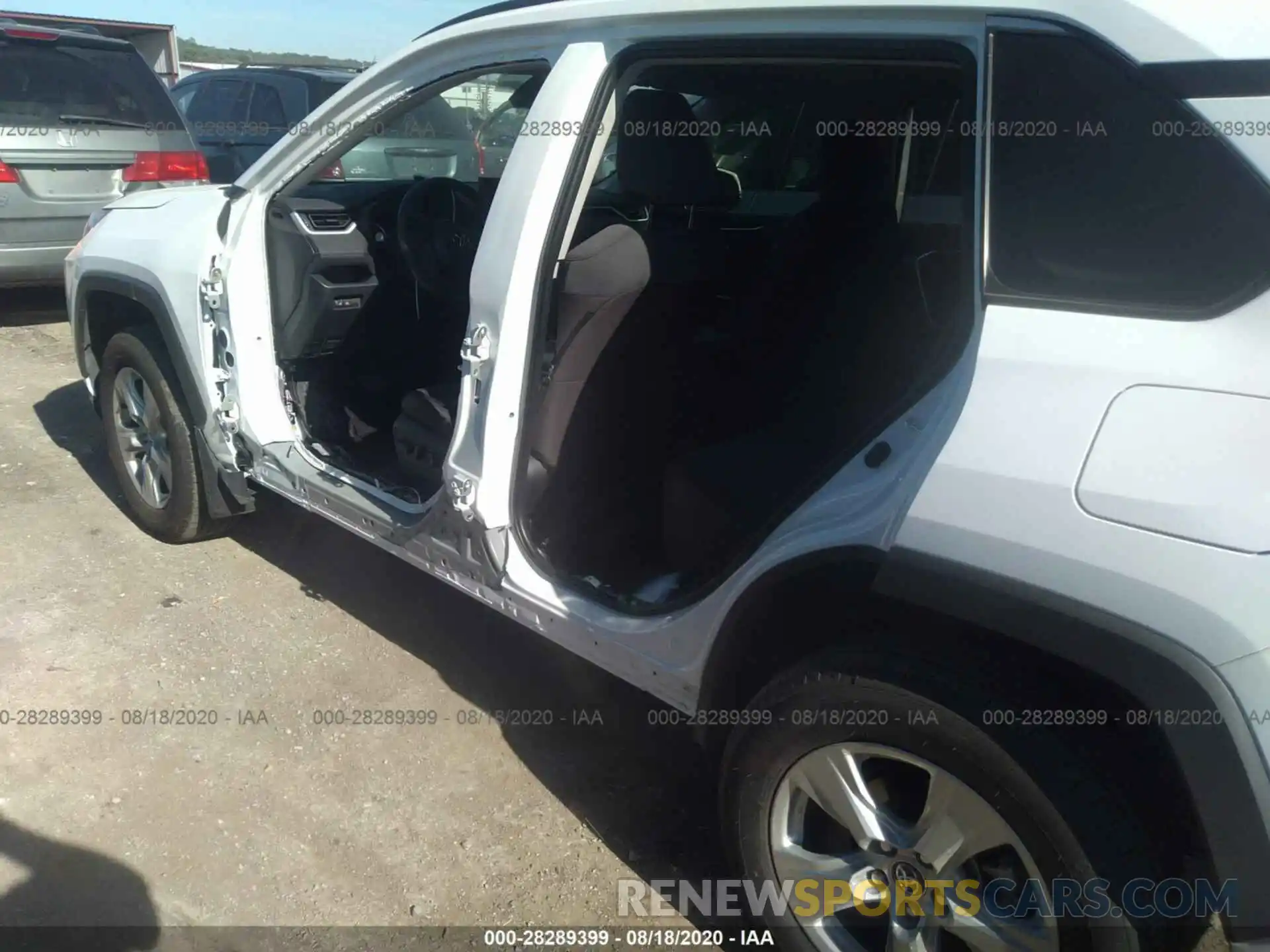 6 Photograph of a damaged car 2T3W1RFV6LC060834 TOYOTA RAV4 2020