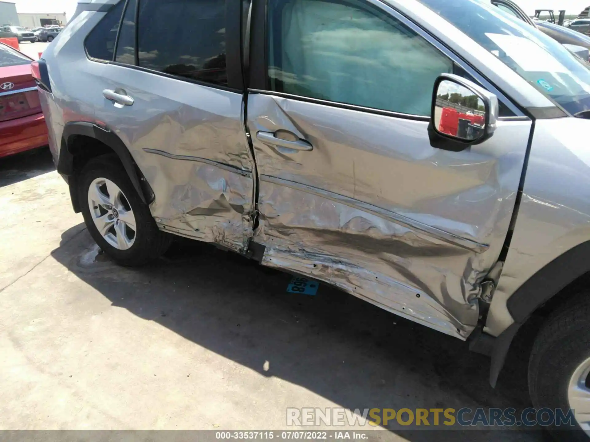 6 Photograph of a damaged car 2T3W1RFV6LC066519 TOYOTA RAV4 2020