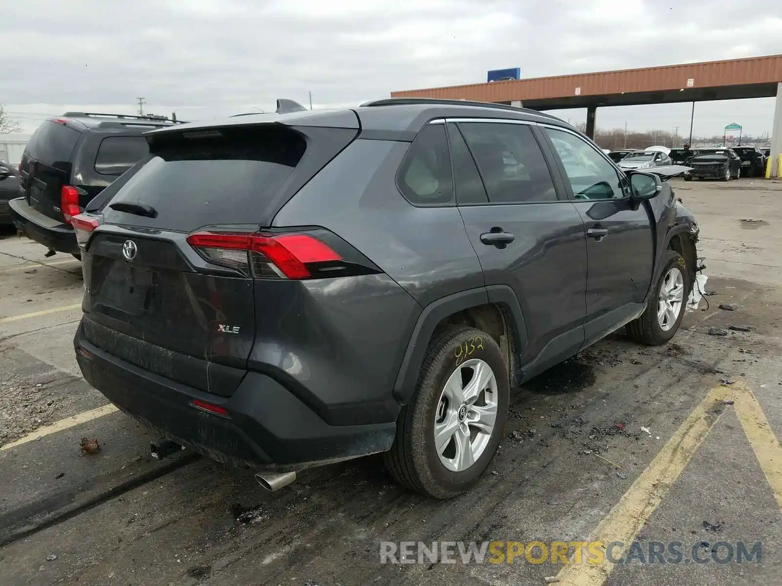 4 Photograph of a damaged car 2T3W1RFV6LC078198 TOYOTA RAV4 2020