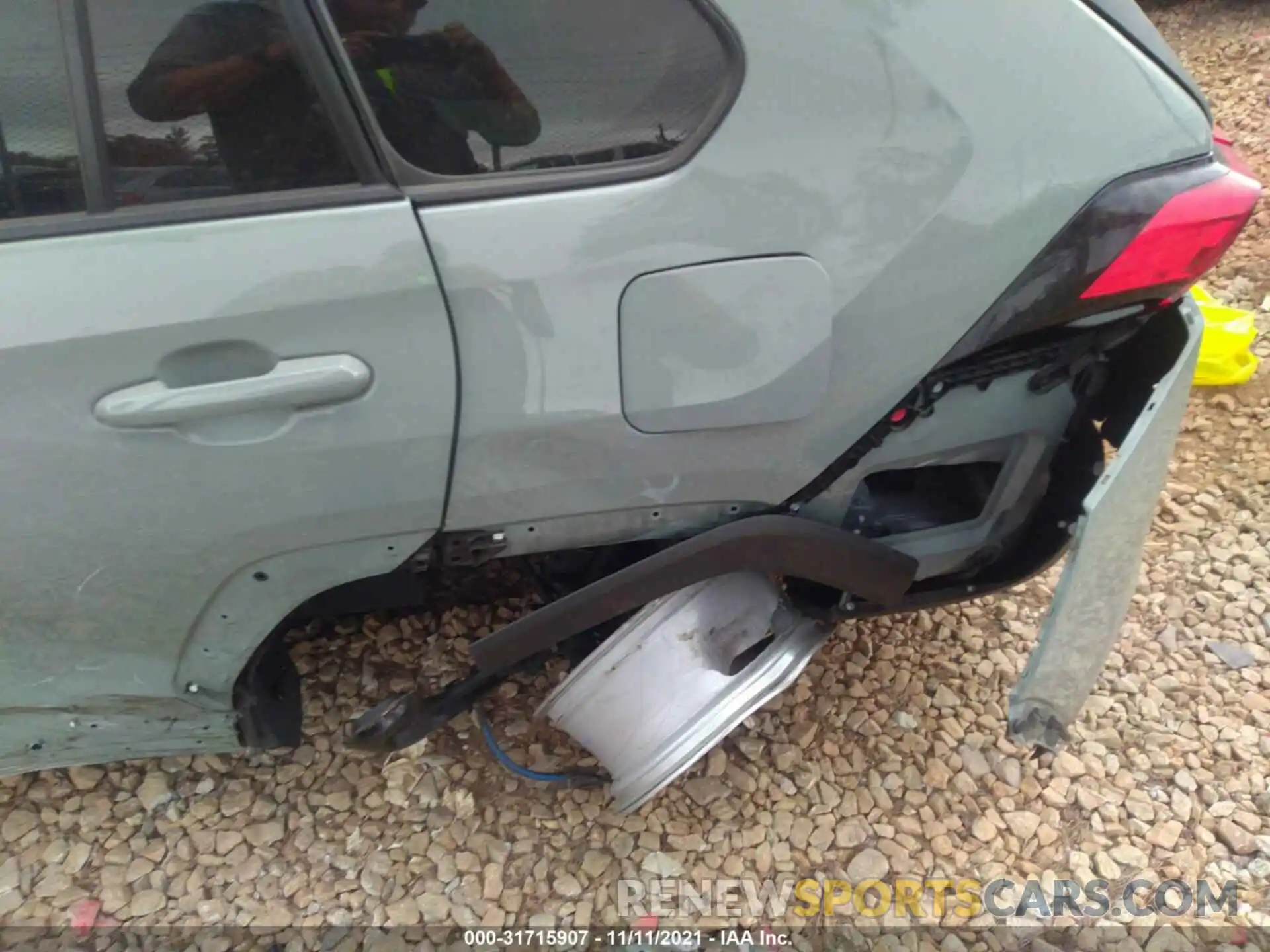 6 Photograph of a damaged car 2T3W1RFV6LC080095 TOYOTA RAV4 2020