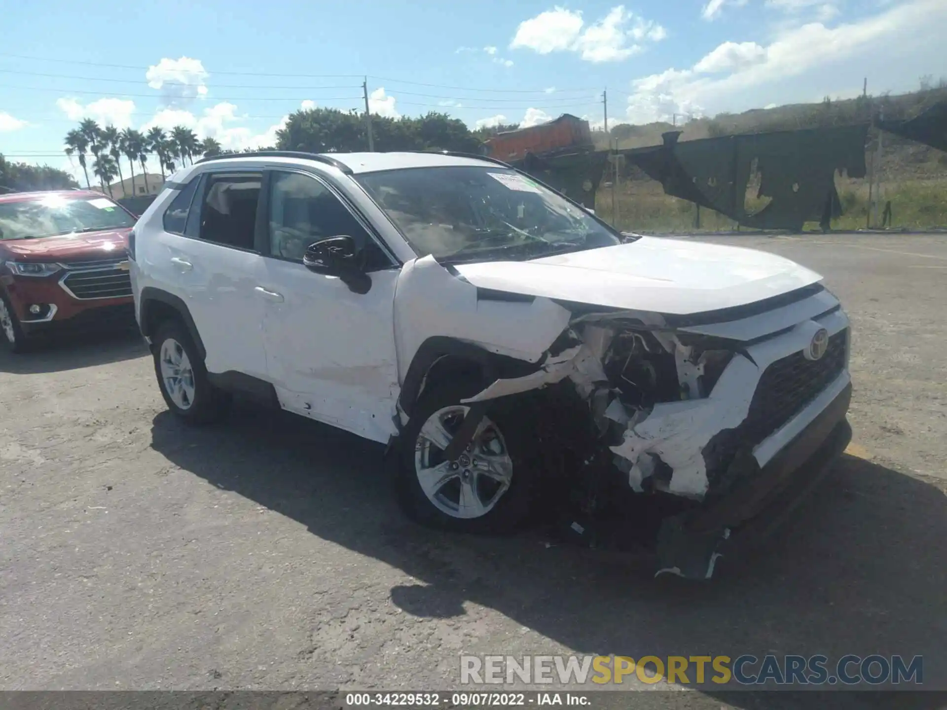 1 Photograph of a damaged car 2T3W1RFV6LC082882 TOYOTA RAV4 2020