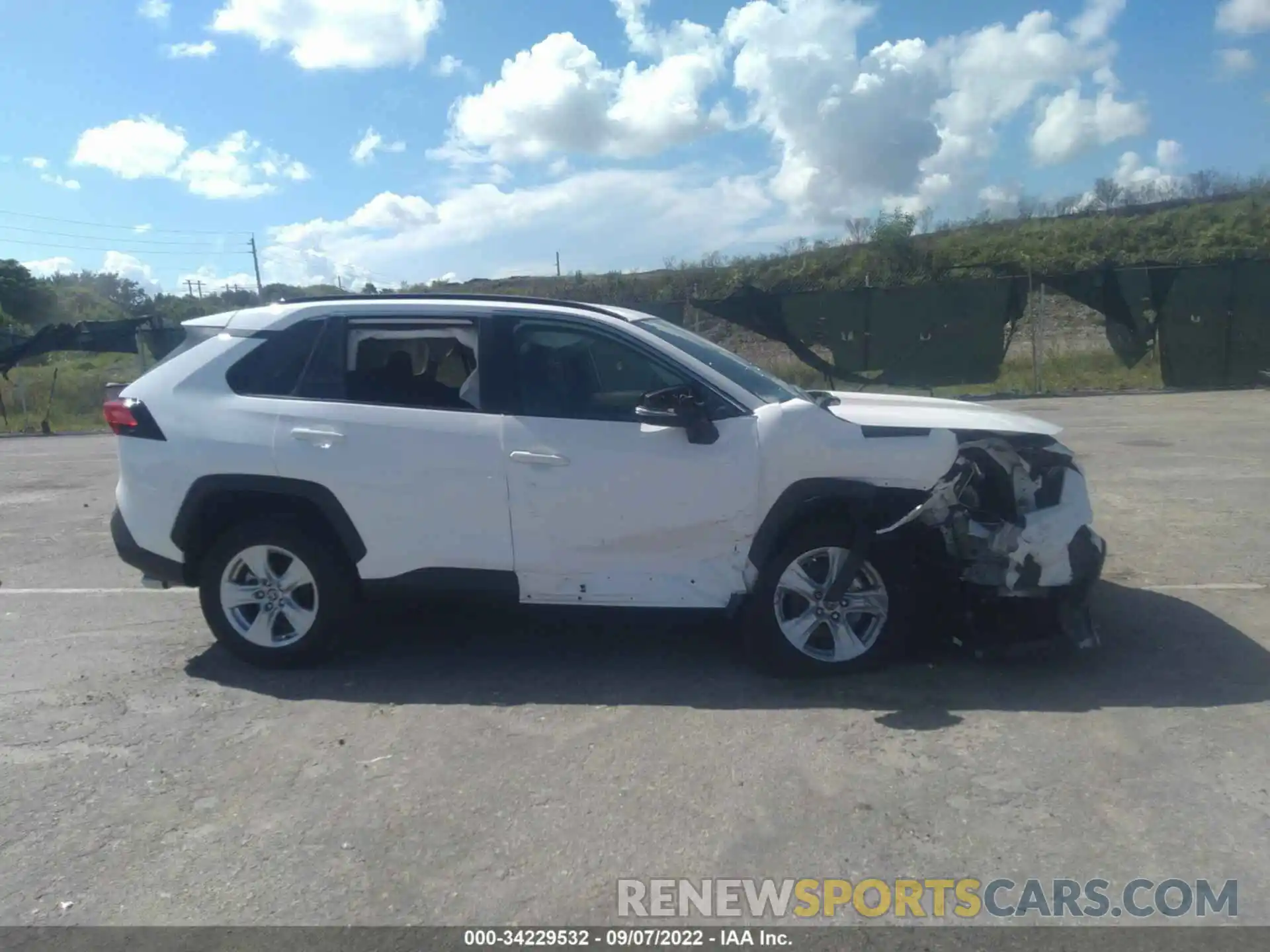 6 Photograph of a damaged car 2T3W1RFV6LC082882 TOYOTA RAV4 2020