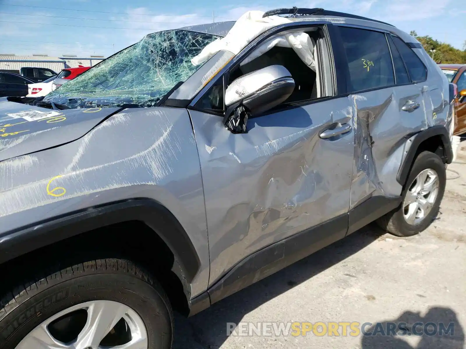 9 Photograph of a damaged car 2T3W1RFV6LW064302 TOYOTA RAV4 2020