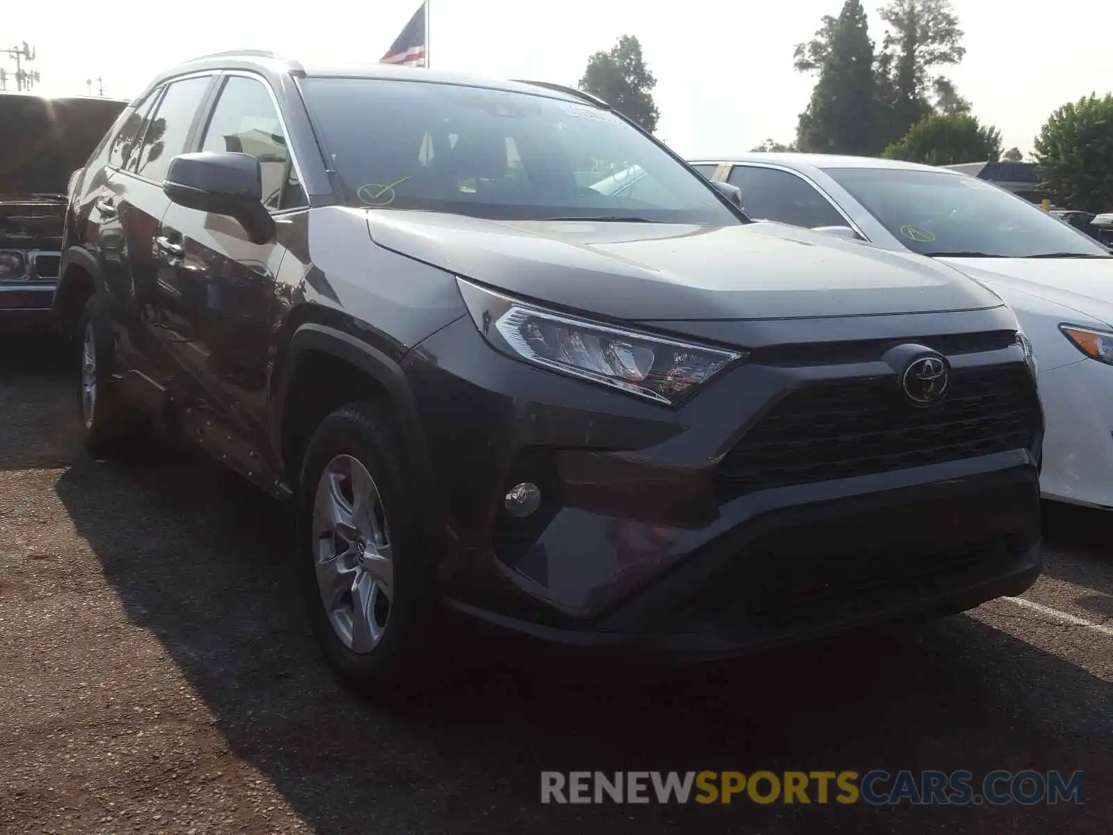 1 Photograph of a damaged car 2T3W1RFV6LW065031 TOYOTA RAV4 2020