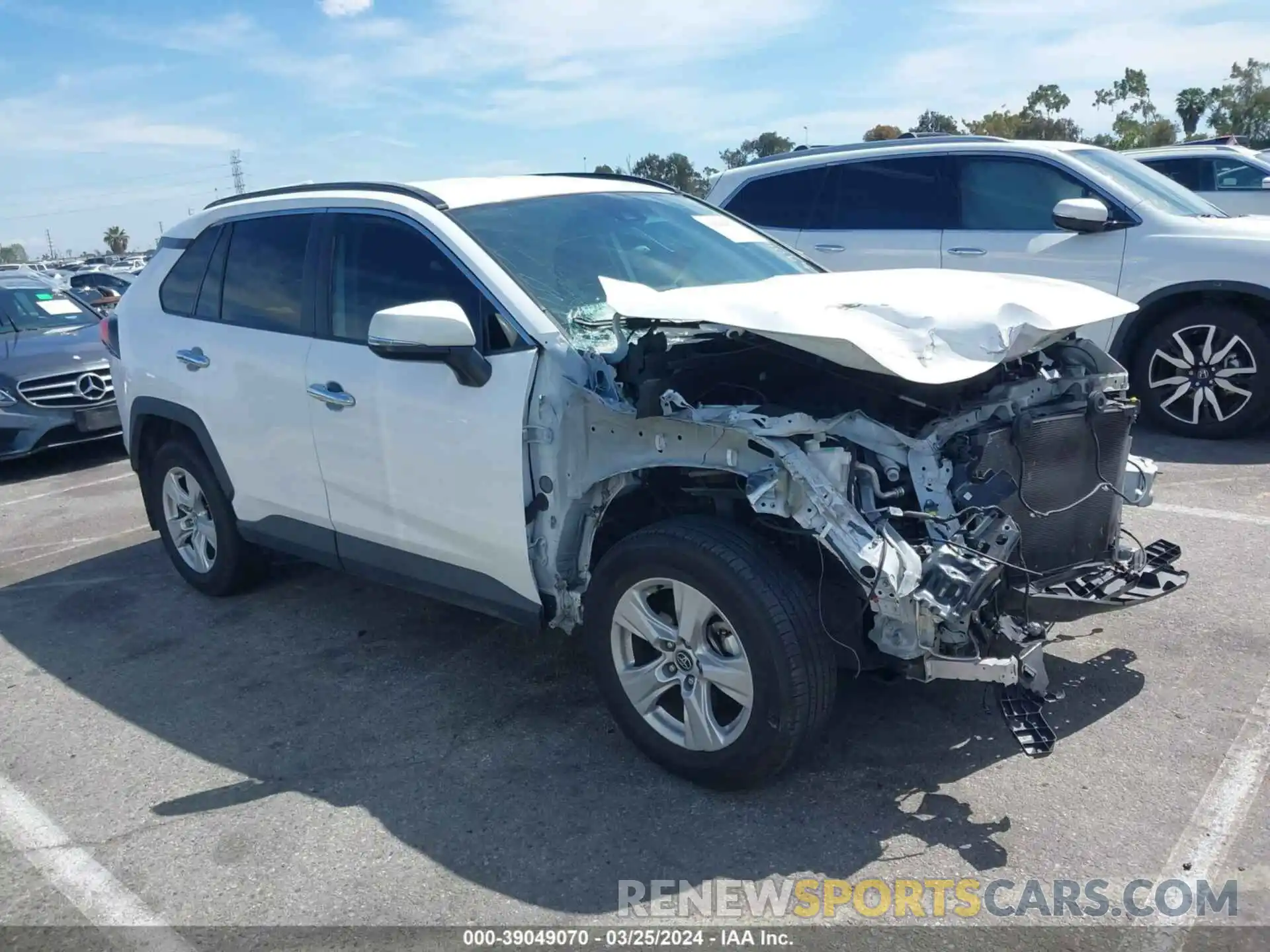 1 Photograph of a damaged car 2T3W1RFV6LW069175 TOYOTA RAV4 2020