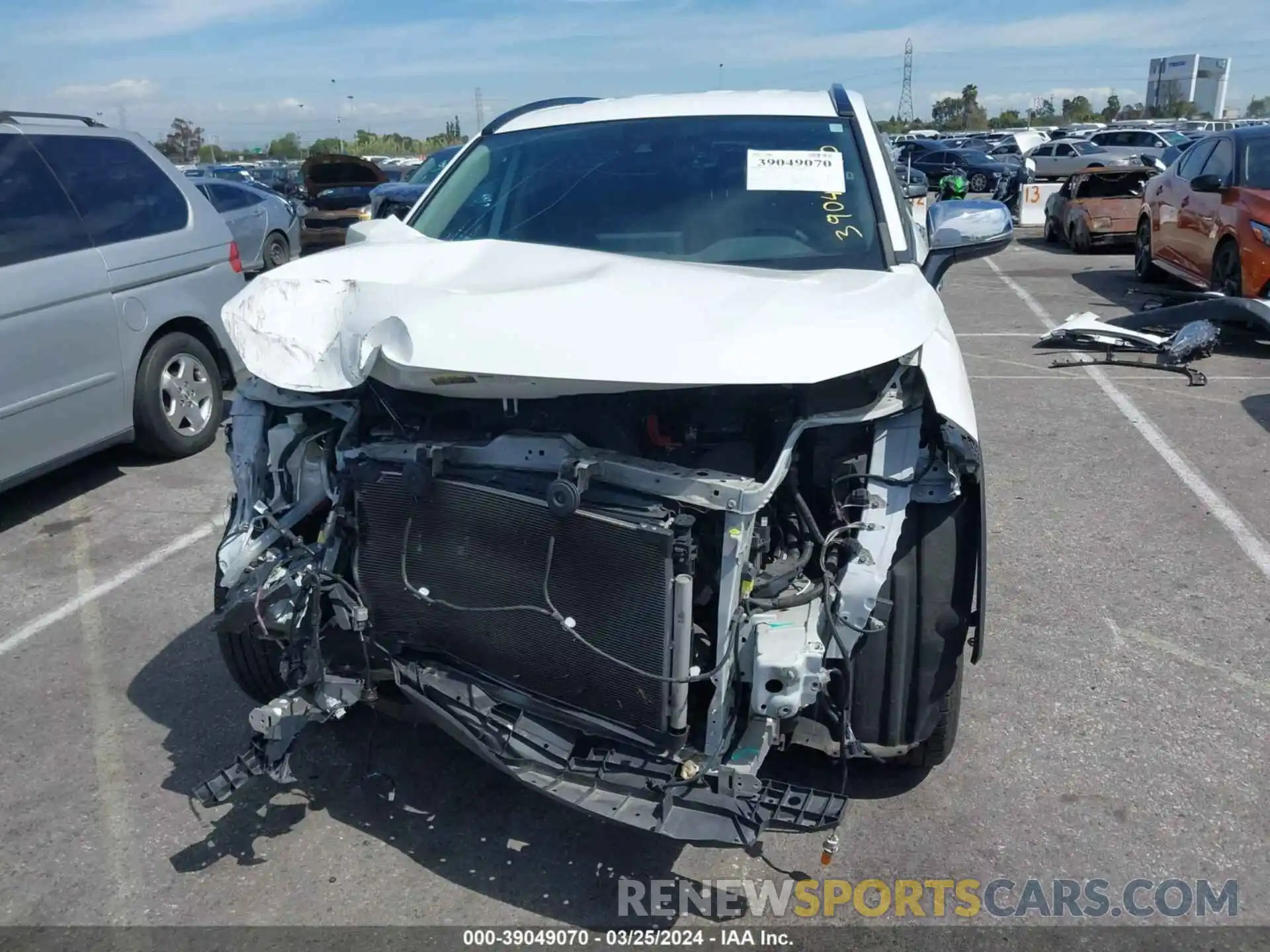 6 Photograph of a damaged car 2T3W1RFV6LW069175 TOYOTA RAV4 2020