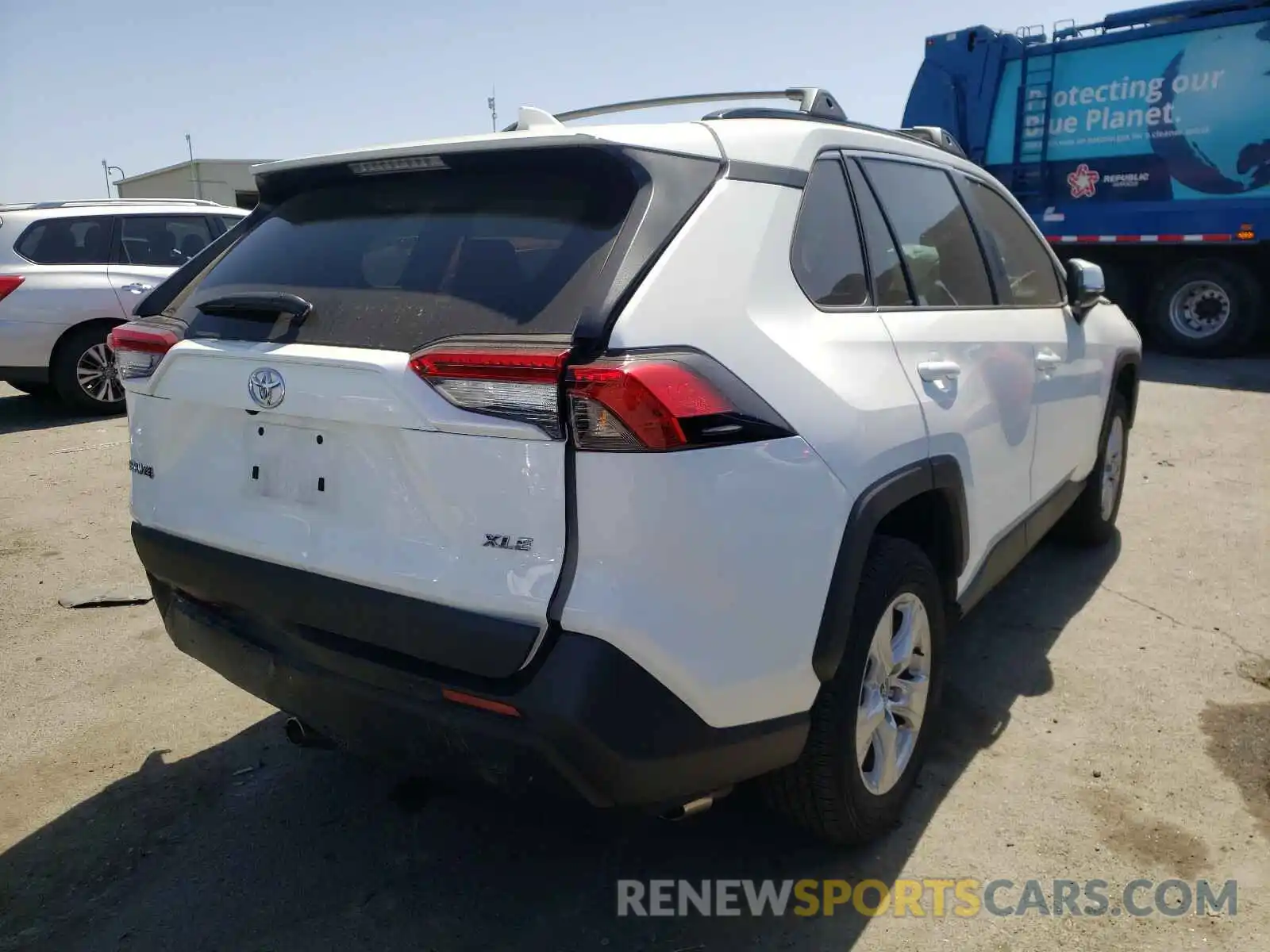 4 Photograph of a damaged car 2T3W1RFV6LW070004 TOYOTA RAV4 2020