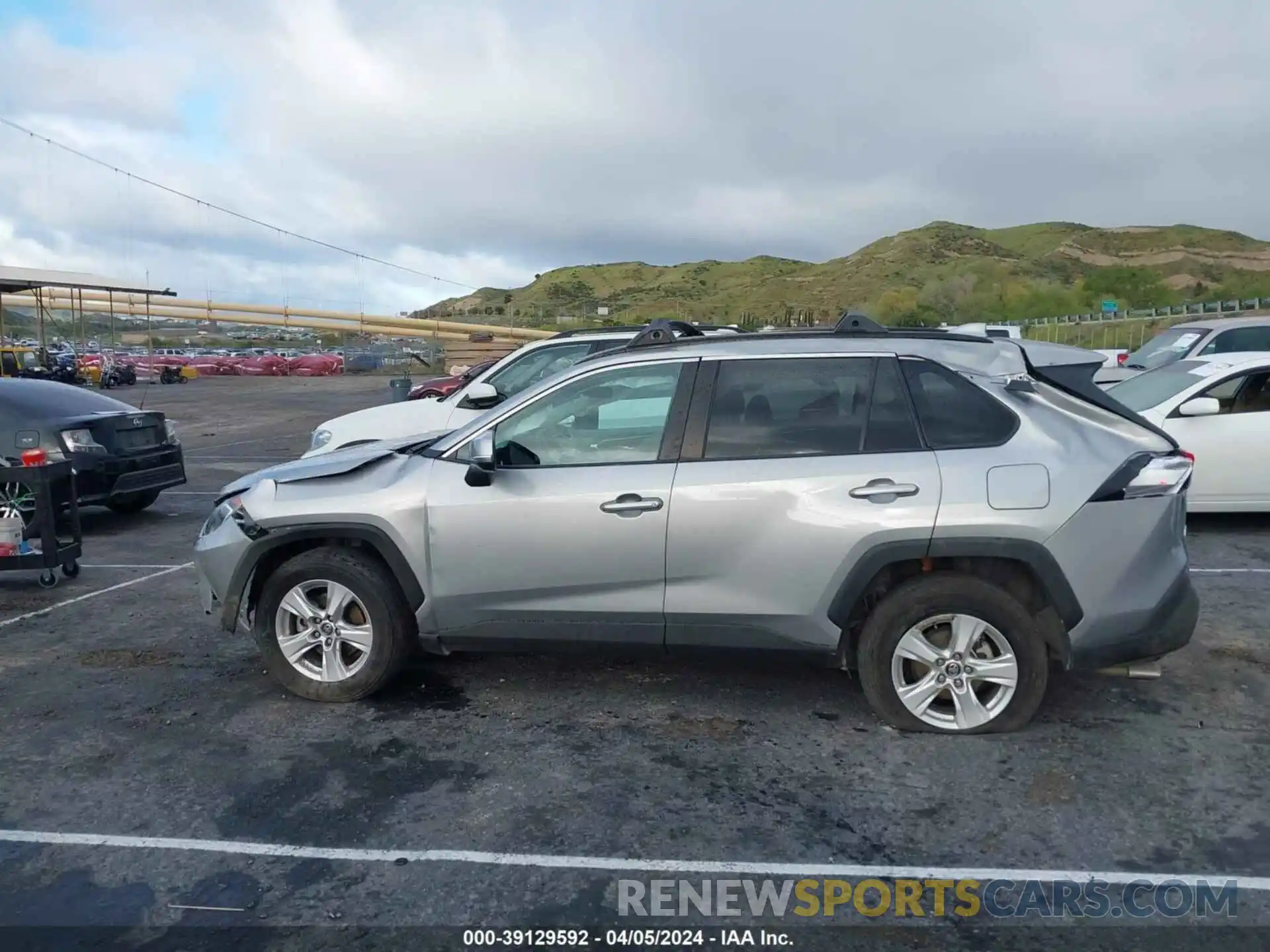 13 Photograph of a damaged car 2T3W1RFV6LW072786 TOYOTA RAV4 2020