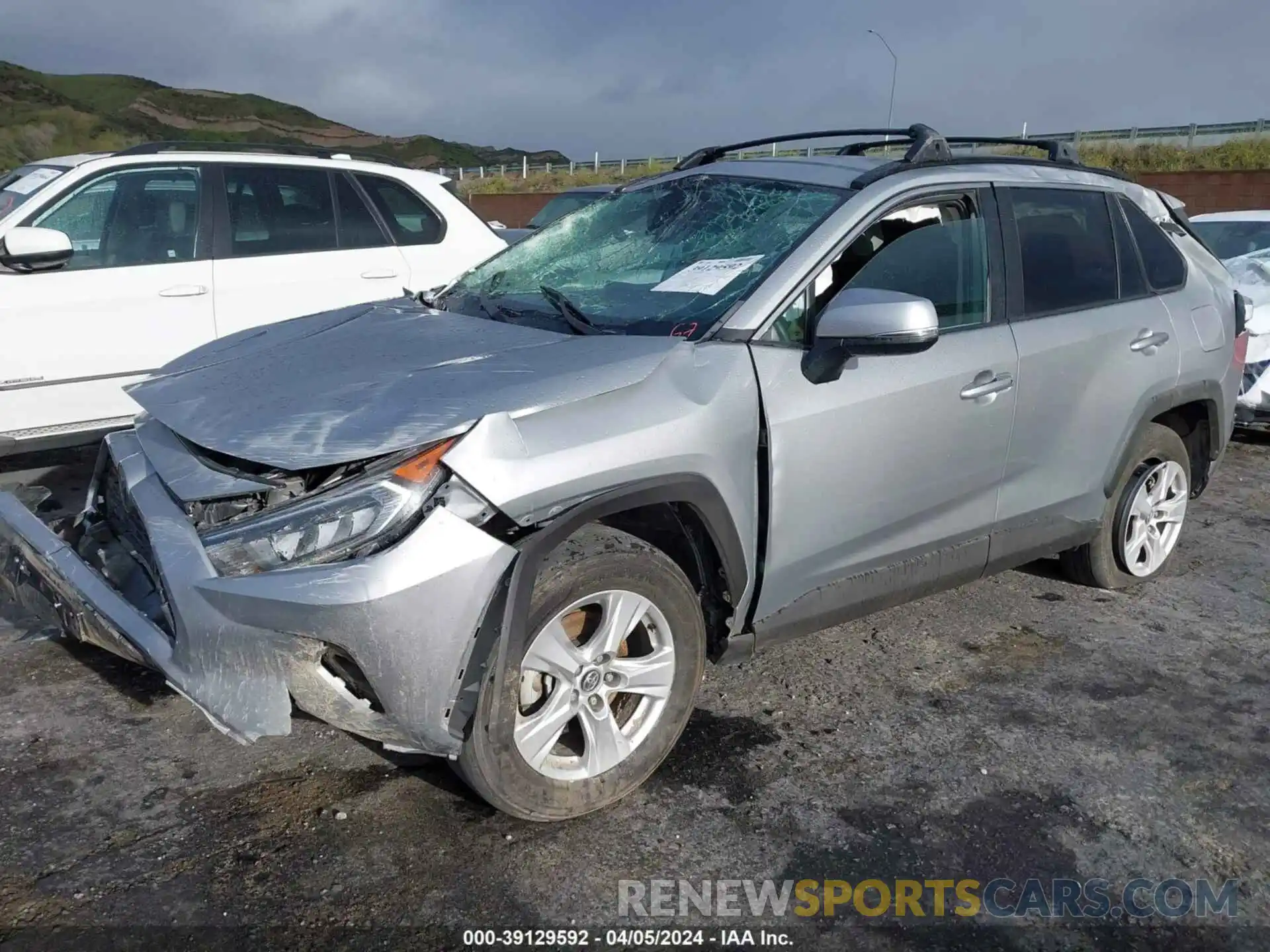 2 Фотография поврежденного автомобиля 2T3W1RFV6LW072786 TOYOTA RAV4 2020