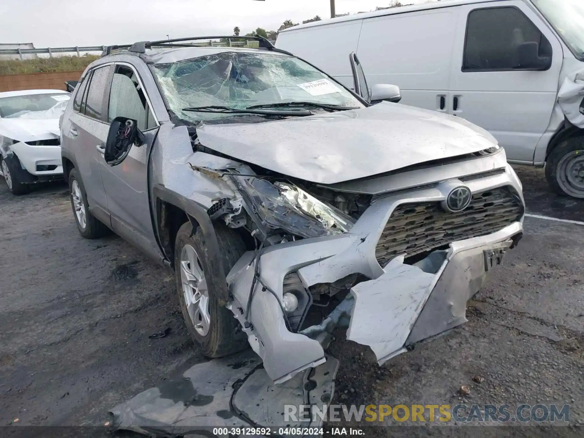 6 Photograph of a damaged car 2T3W1RFV6LW072786 TOYOTA RAV4 2020