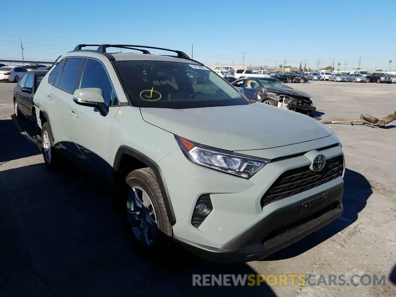 1 Photograph of a damaged car 2T3W1RFV6LW085005 TOYOTA RAV4 2020