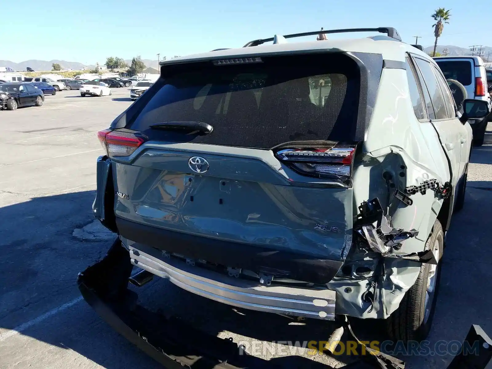 9 Photograph of a damaged car 2T3W1RFV6LW085005 TOYOTA RAV4 2020