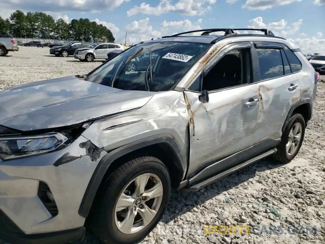 9 Photograph of a damaged car 2T3W1RFV6LW095713 TOYOTA RAV4 2020