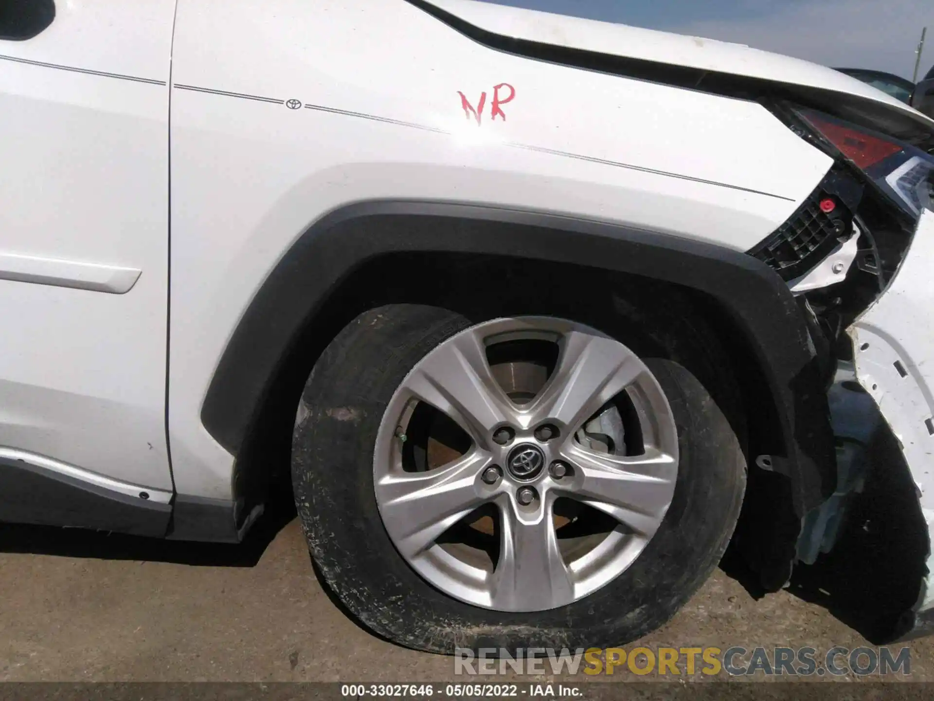 15 Photograph of a damaged car 2T3W1RFV6LW096263 TOYOTA RAV4 2020