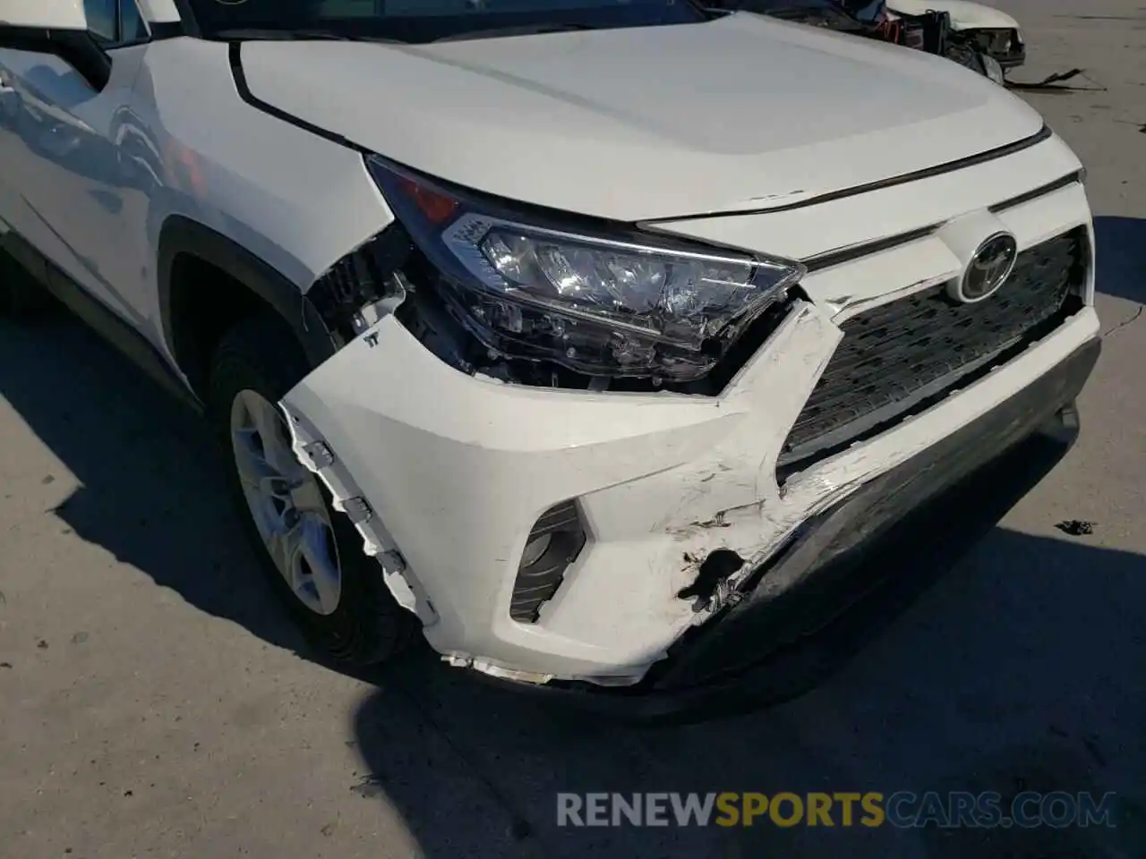 9 Photograph of a damaged car 2T3W1RFV6LW101493 TOYOTA RAV4 2020