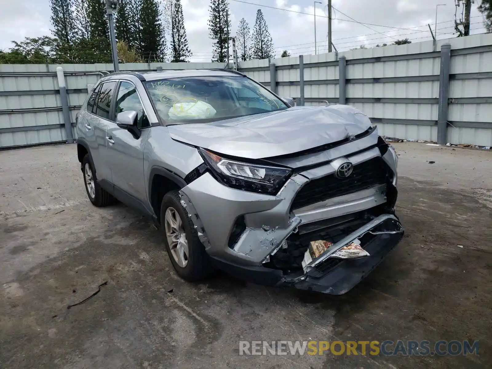 1 Фотография поврежденного автомобиля 2T3W1RFV7LC034856 TOYOTA RAV4 2020